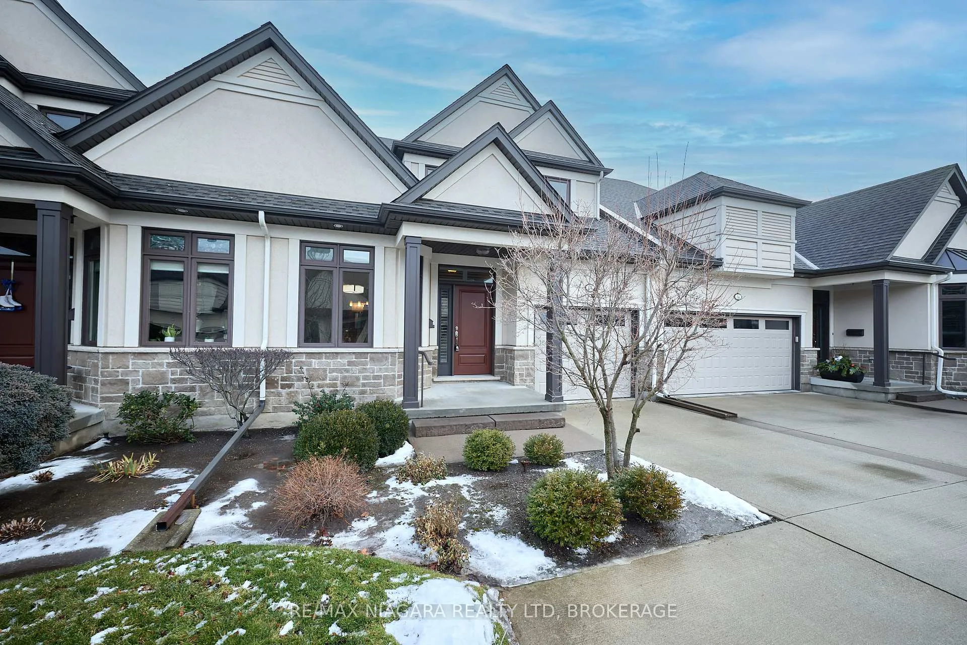 Photo 3 of Unit 7, 14 Emerald Common, St. Catharines, Lakeshore — HOMEH