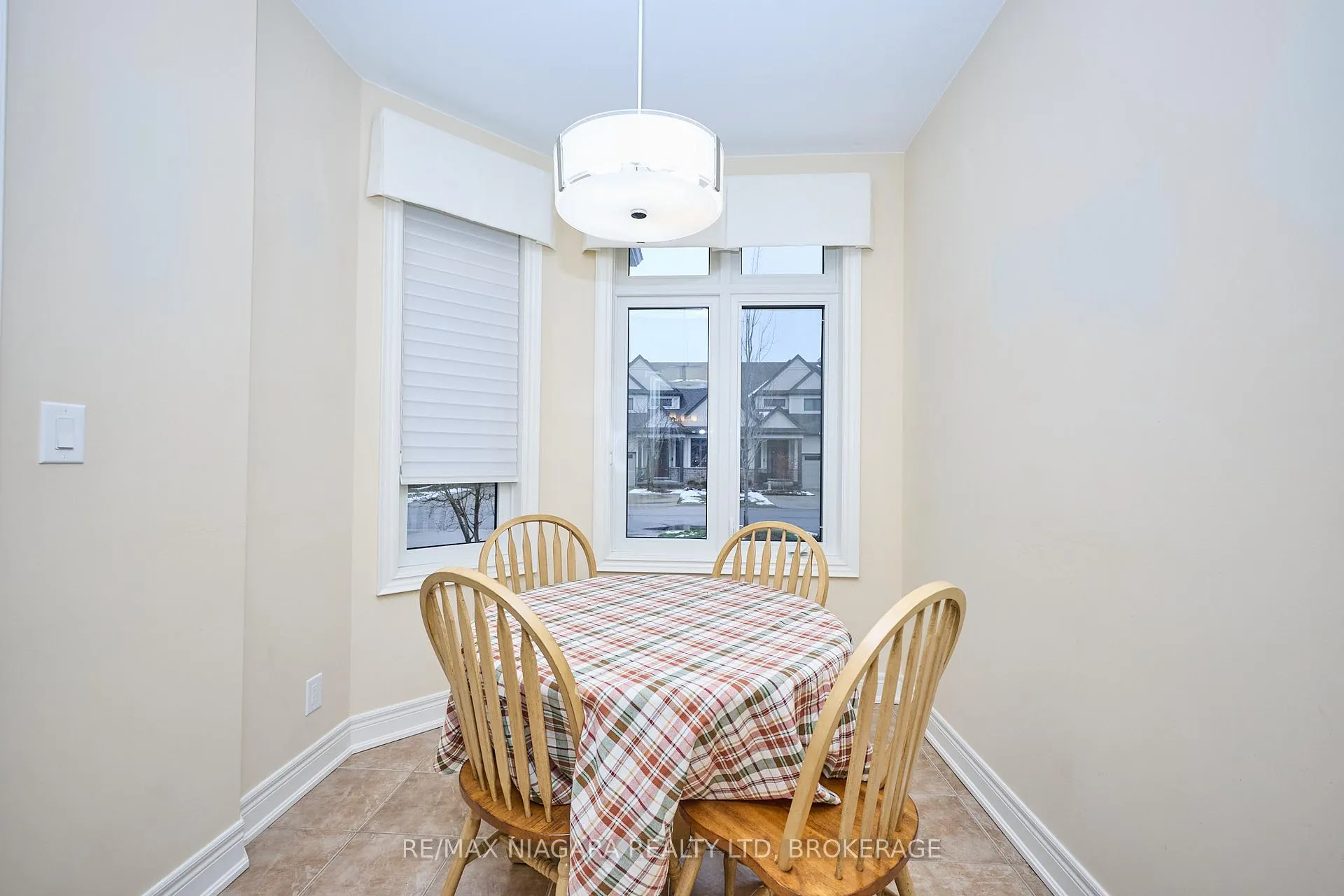 Photo 6 of Unit 7, 14 Emerald Common, St. Catharines, Lakeshore — HOMEH
