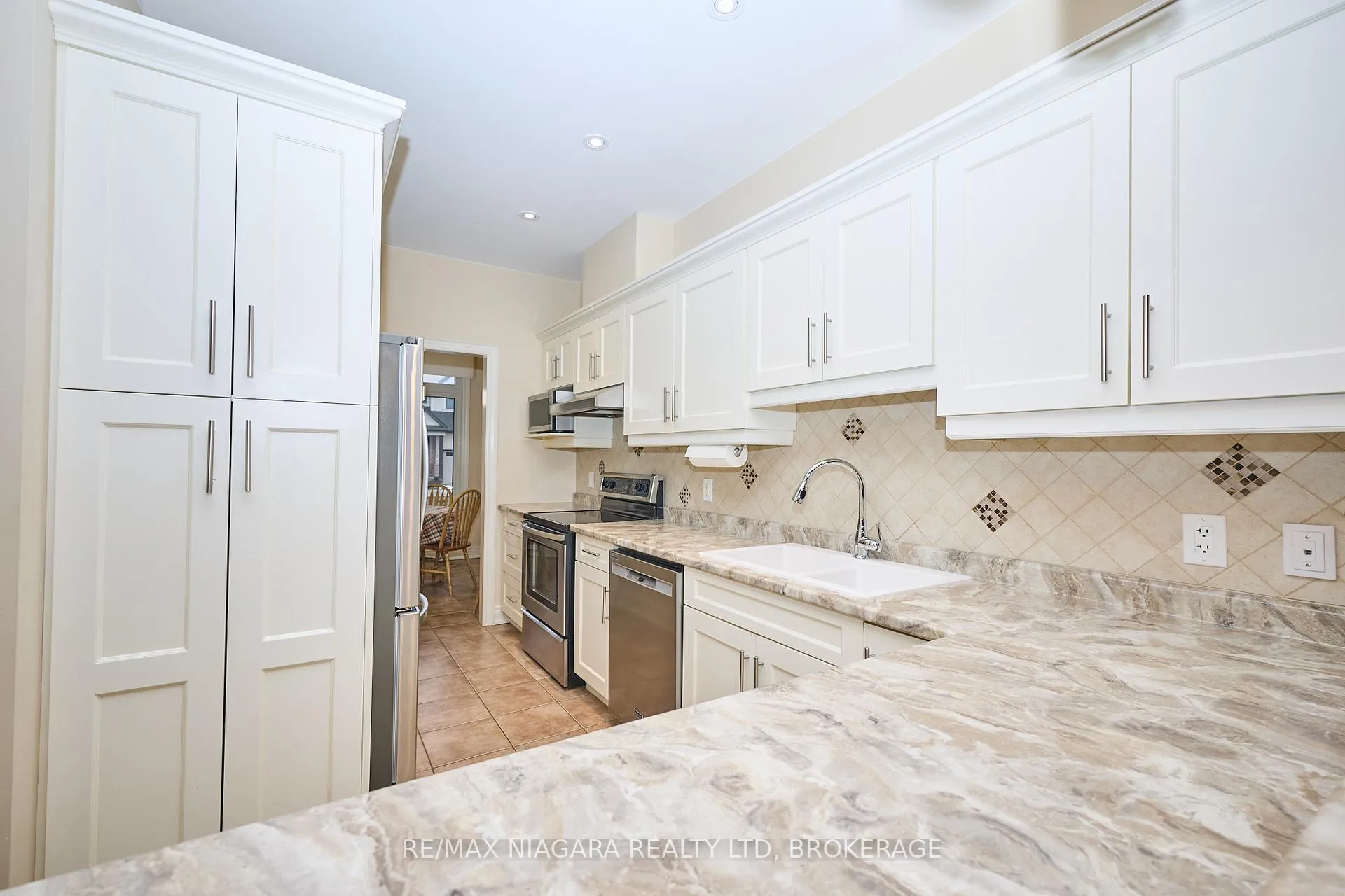 Photo 8 of Unit 7, 14 Emerald Common, St. Catharines, Lakeshore — HOMEH