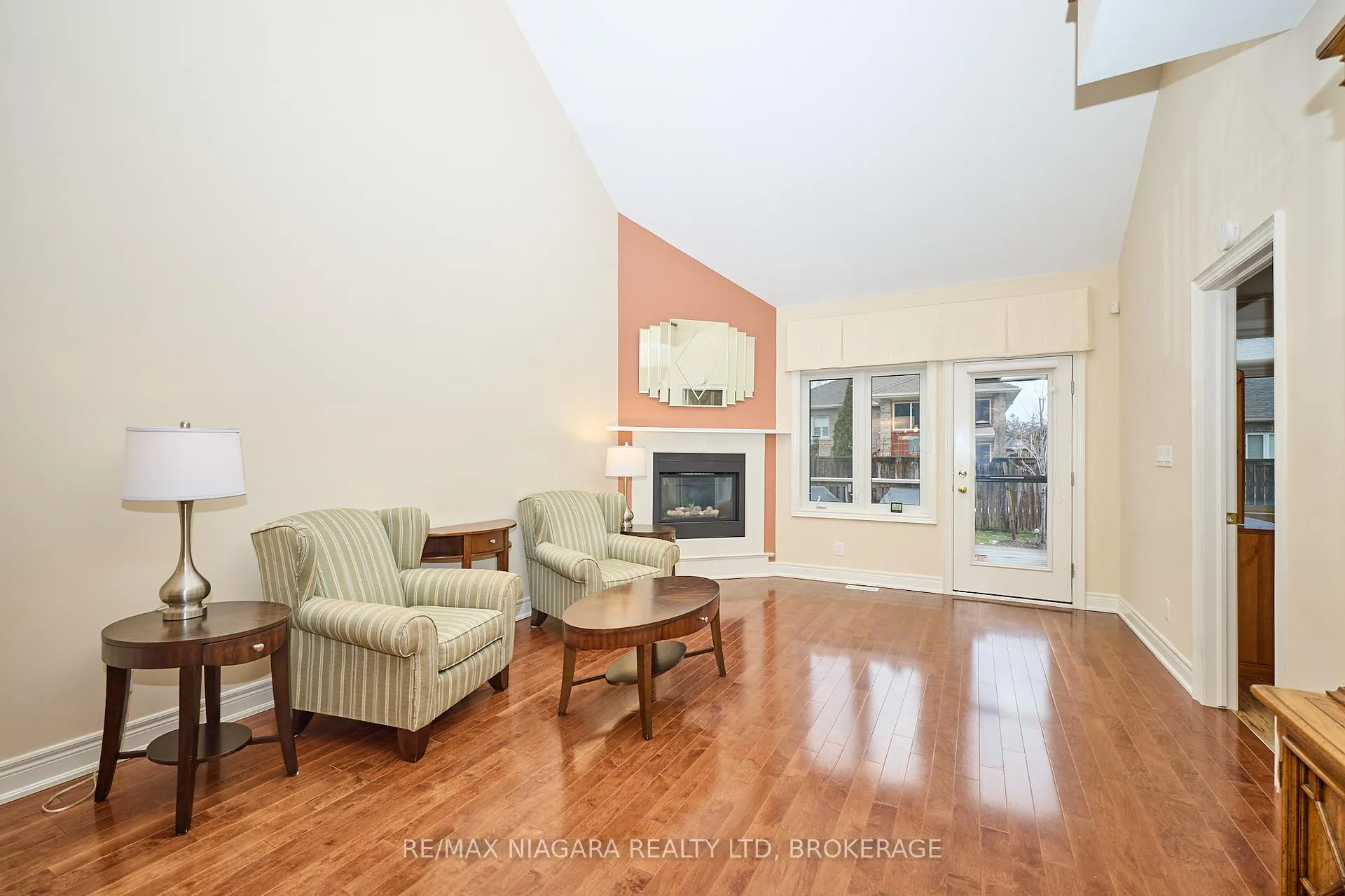Photo 11 of Unit 7, 14 Emerald Common, St. Catharines, Lakeshore — HOMEH