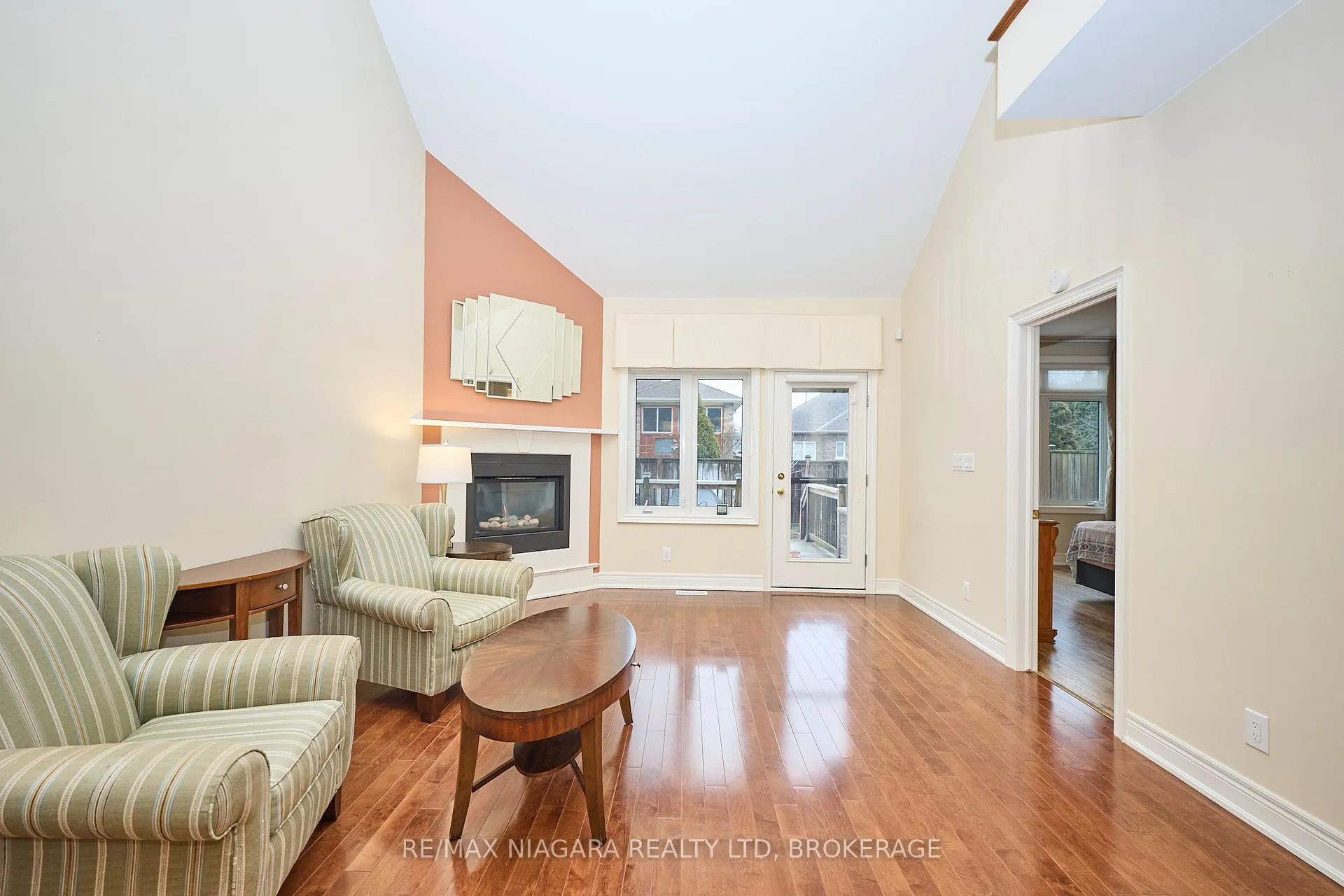 Photo 12 of Unit 7, 14 Emerald Common, St. Catharines, Lakeshore — HOMEH