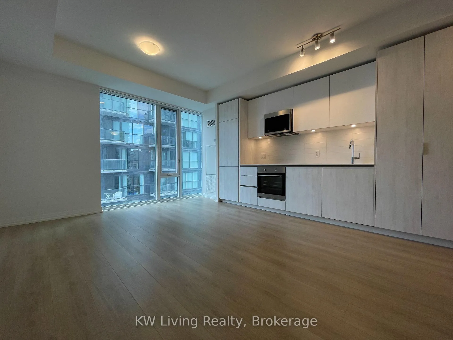 Photo 4 of Unit 2801, 8 Widmer Street, Toronto, Waterfront Communities — HOMEH