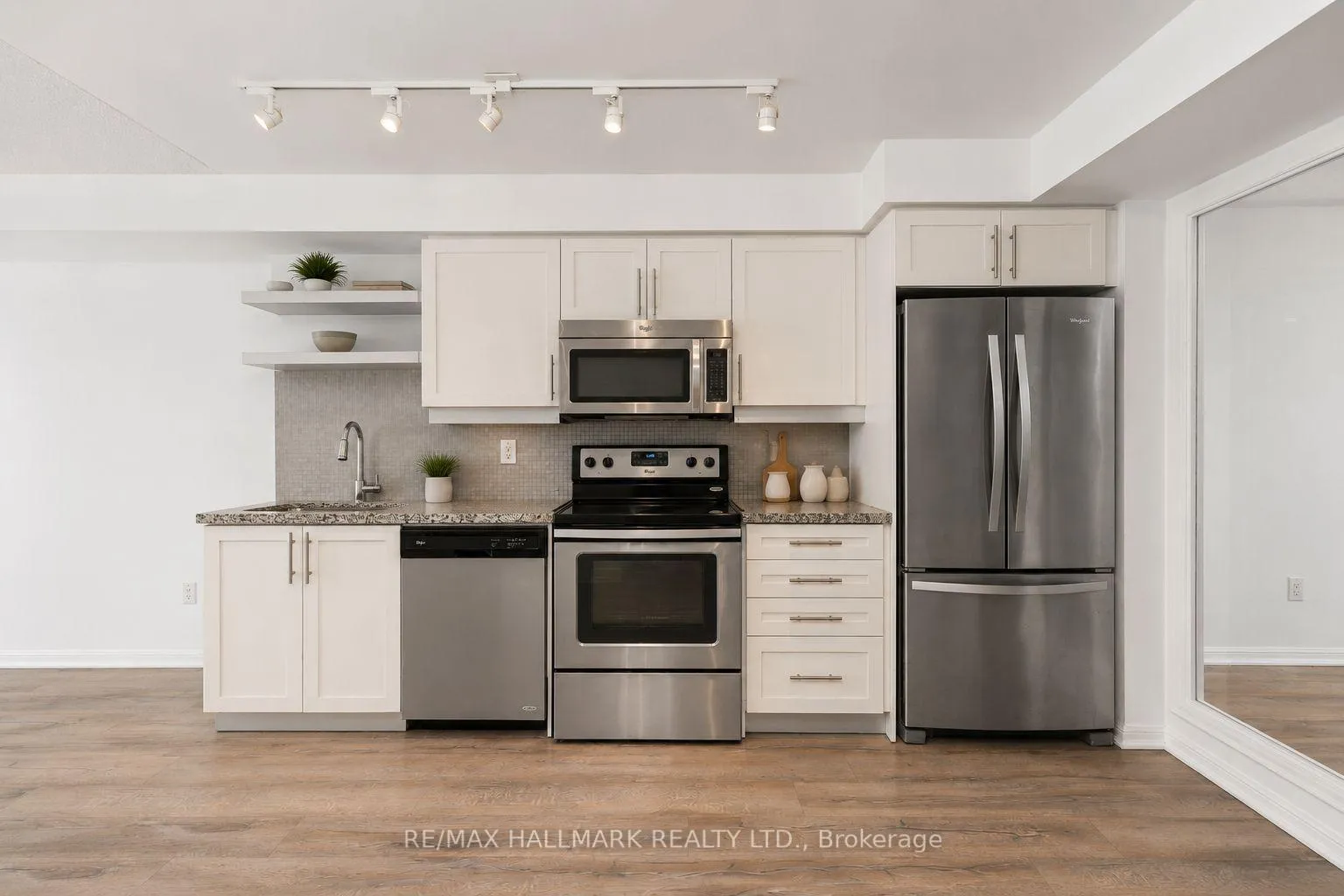 Photo 5 of Unit 502, 400 Adelaide Street E, Toronto, Moss Park — HOMEH