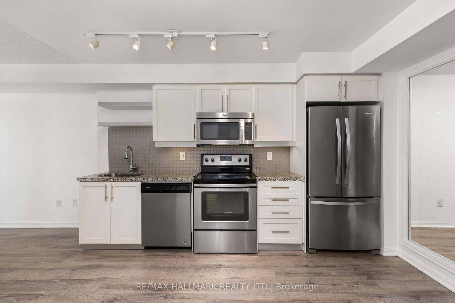 Photo 8 of Unit 502, 400 Adelaide Street E, Toronto, Moss Park — HOMEH