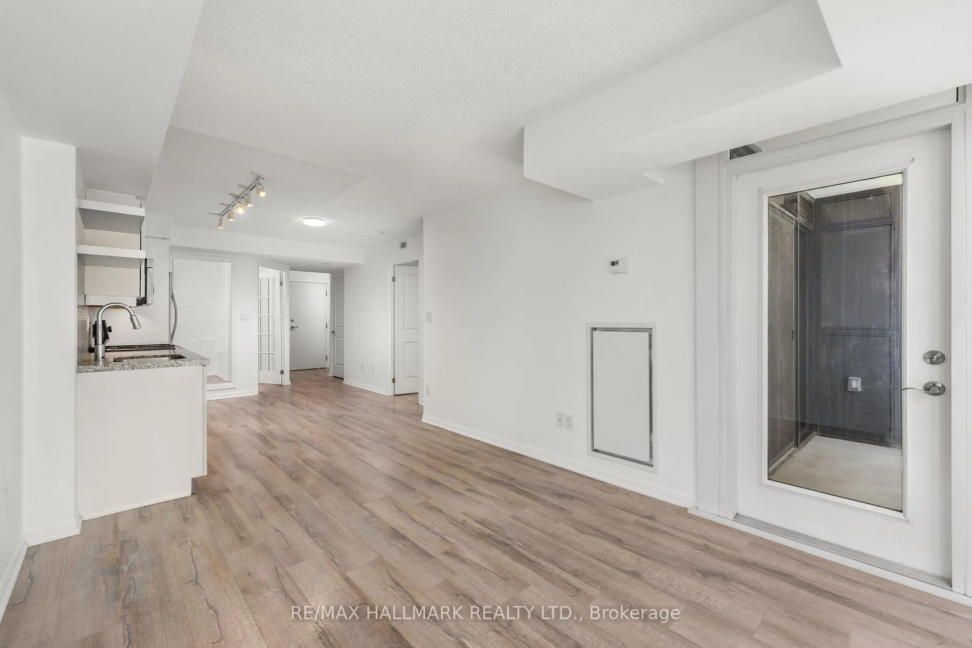 Photo 15 of Unit 502, 400 Adelaide Street E, Toronto, Moss Park — HOMEH