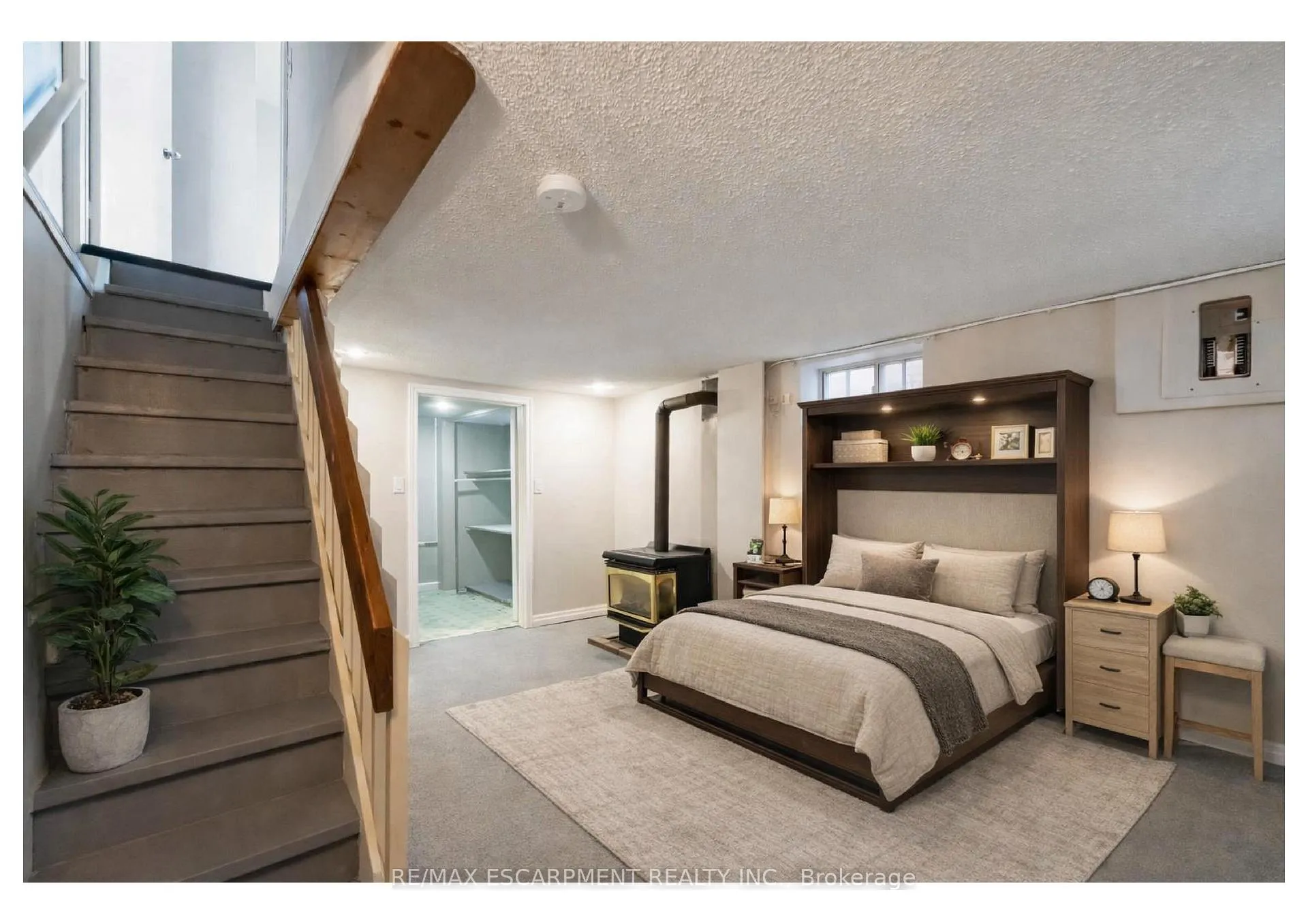 Photo 5 of 187 Barton Street W, Hamilton, Central — HOMEH