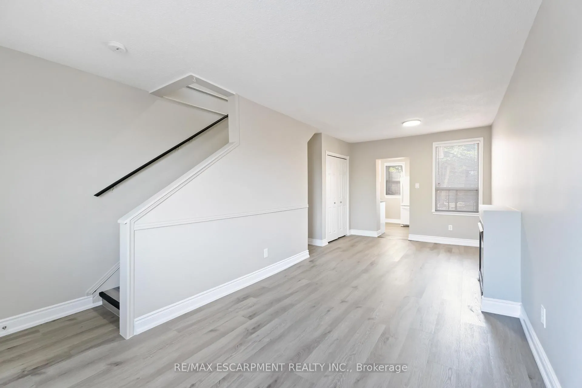 Photo 7 of 187 Barton Street W, Hamilton, Central — HOMEH