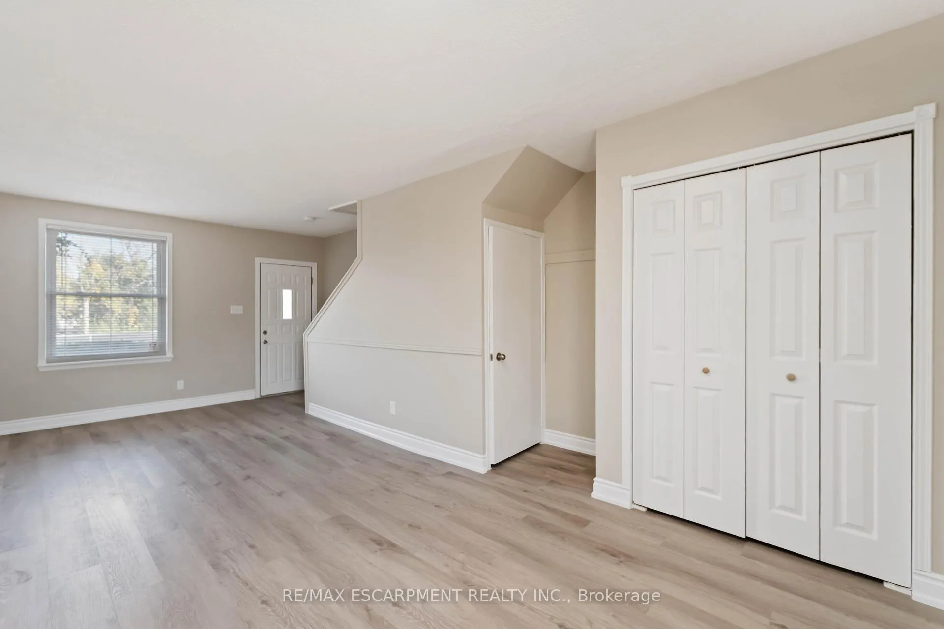 Photo 8 of 187 Barton Street W, Hamilton, Central — HOMEH