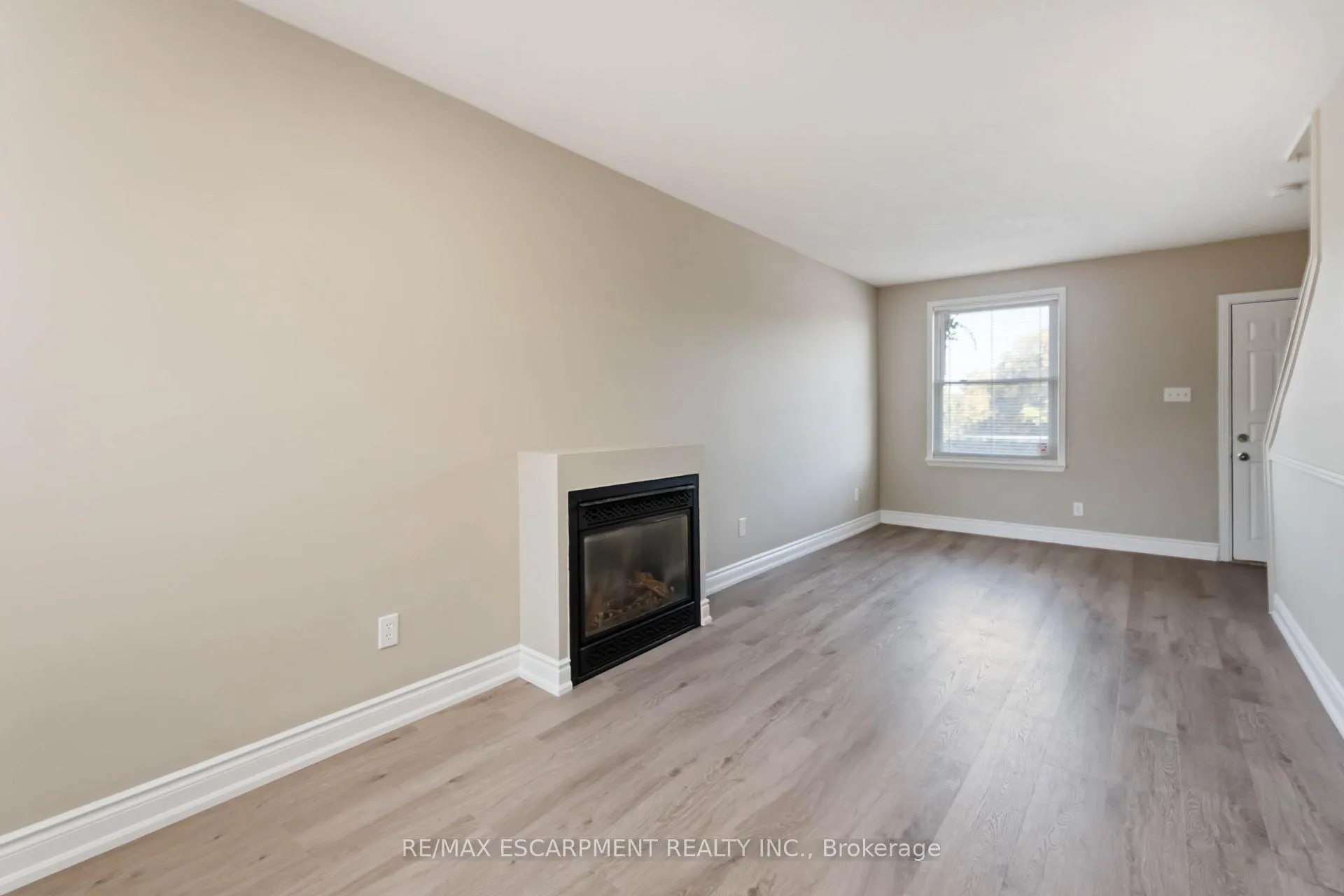 Photo 9 of 187 Barton Street W, Hamilton, Central — HOMEH