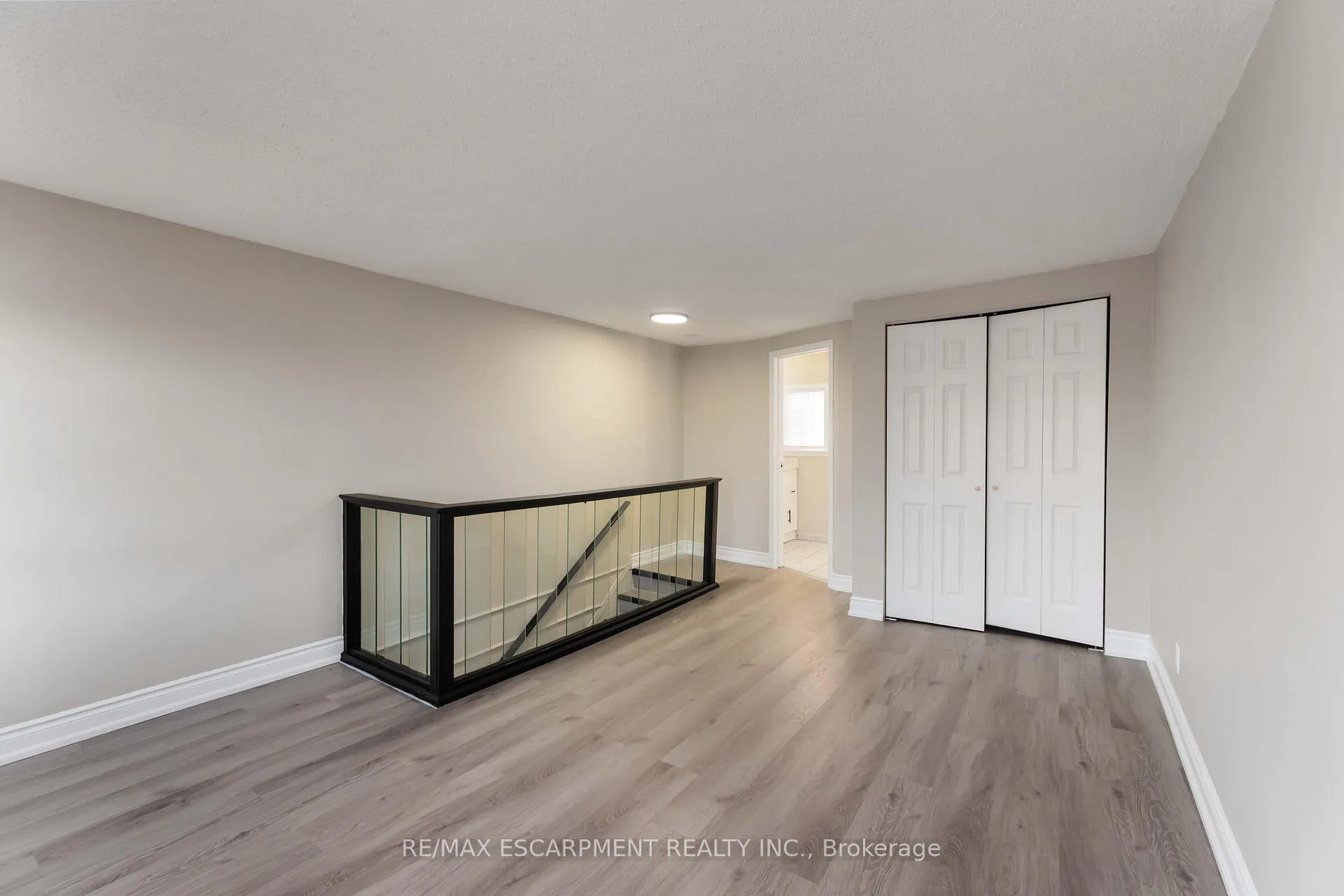Photo 11 of 187 Barton Street W, Hamilton, Central — HOMEH