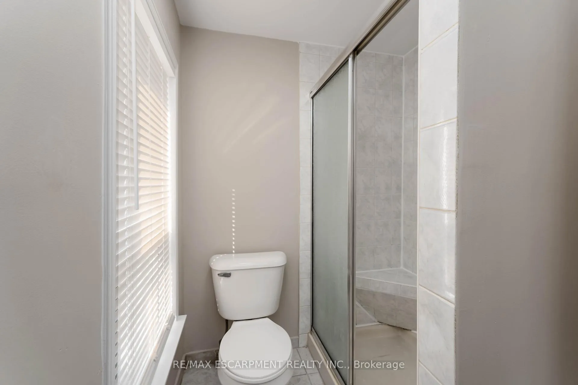 Photo 14 of 187 Barton Street W, Hamilton, Central — HOMEH