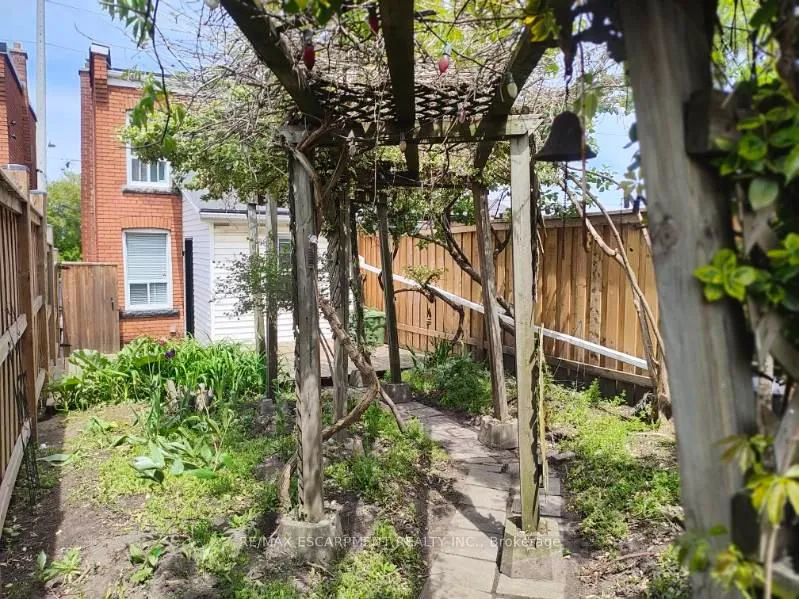 Photo 22 of 187 Barton Street W, Hamilton, Central — HOMEH