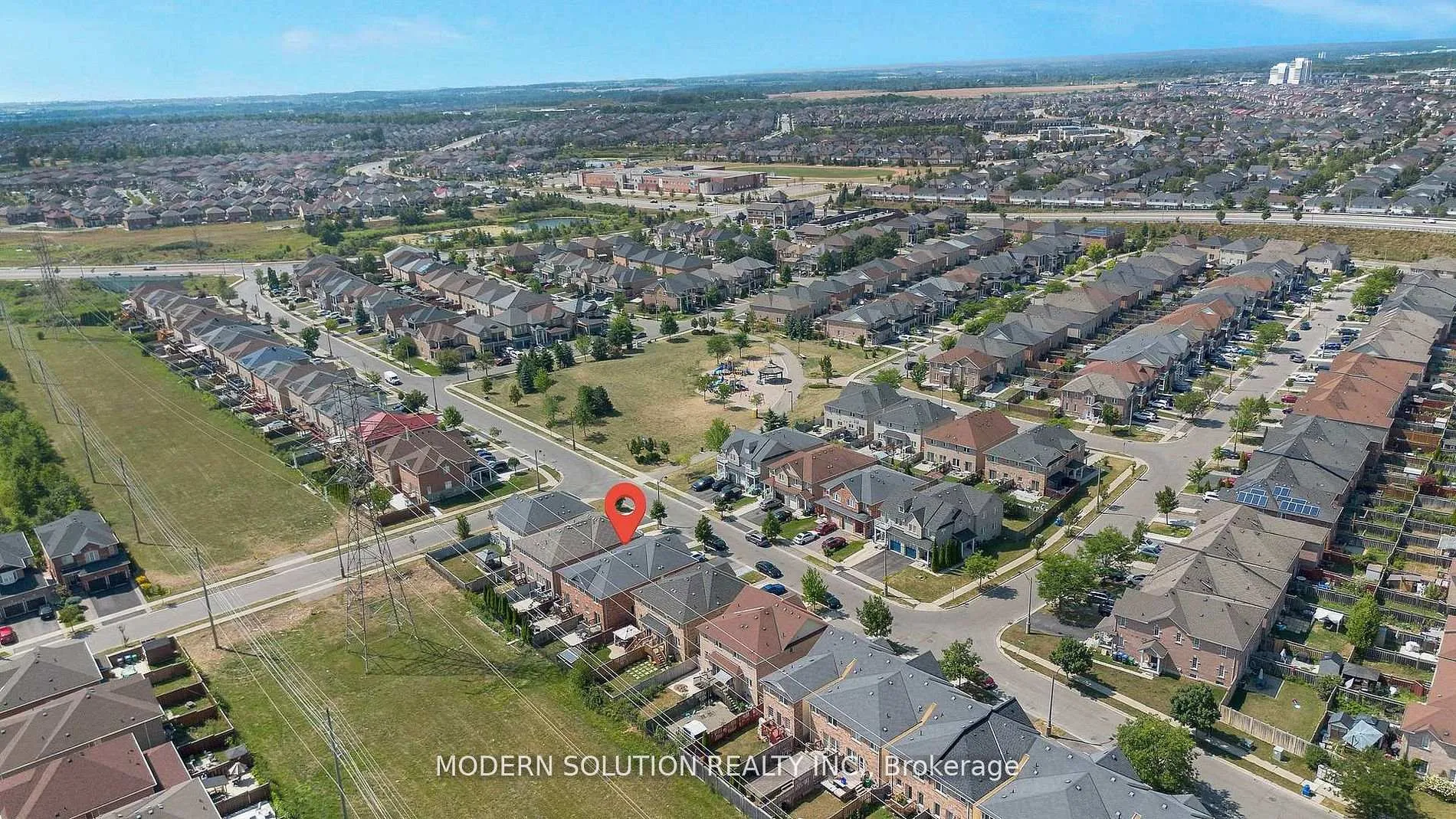 Photo 3 of 67 Roundstone Drive, Brampton, Credit Valley — HOMEH