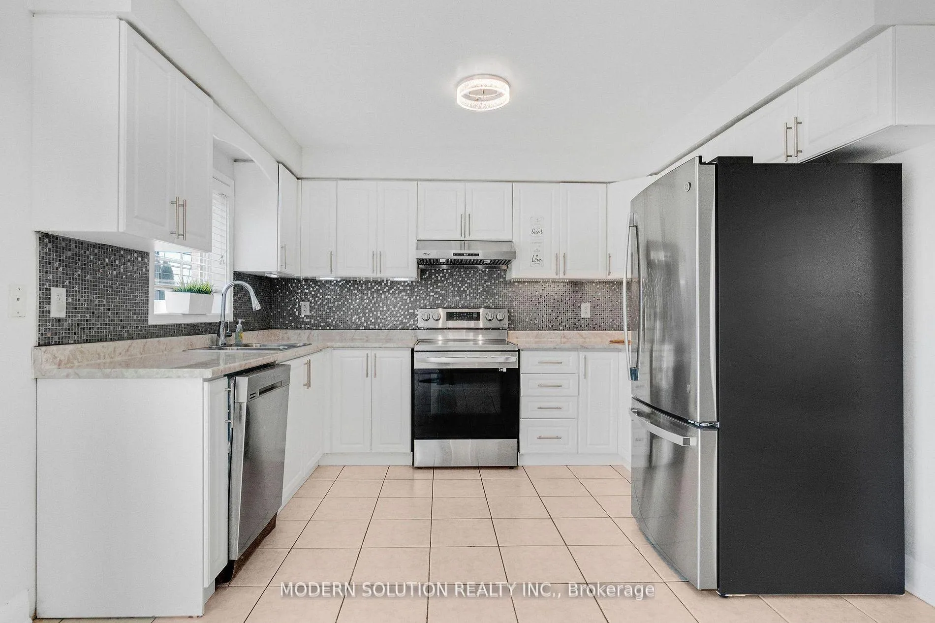 Photo 9 of 67 Roundstone Drive, Brampton, Credit Valley — HOMEH