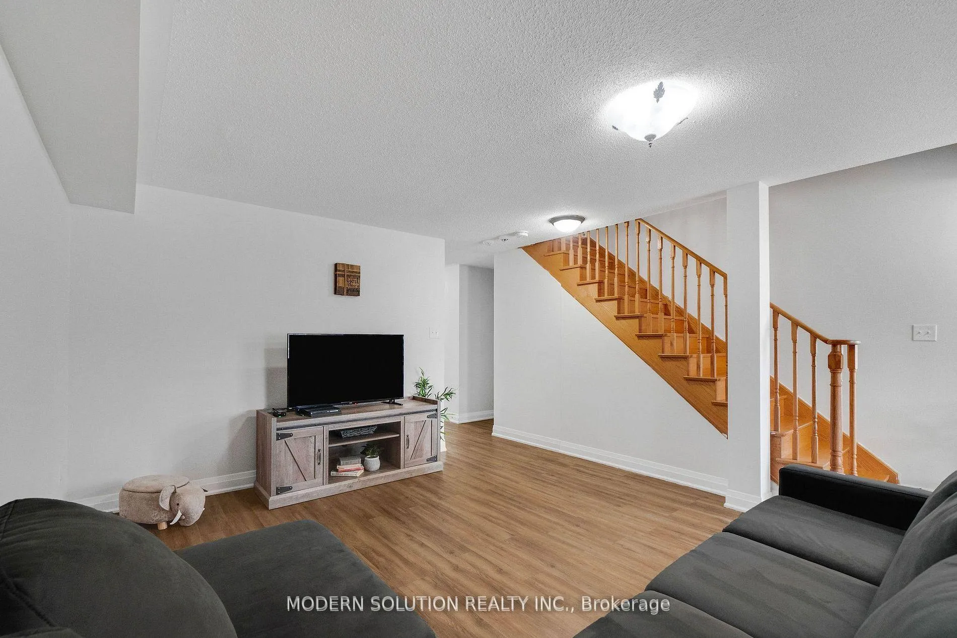 Photo 16 of 67 Roundstone Drive, Brampton, Credit Valley — HOMEH