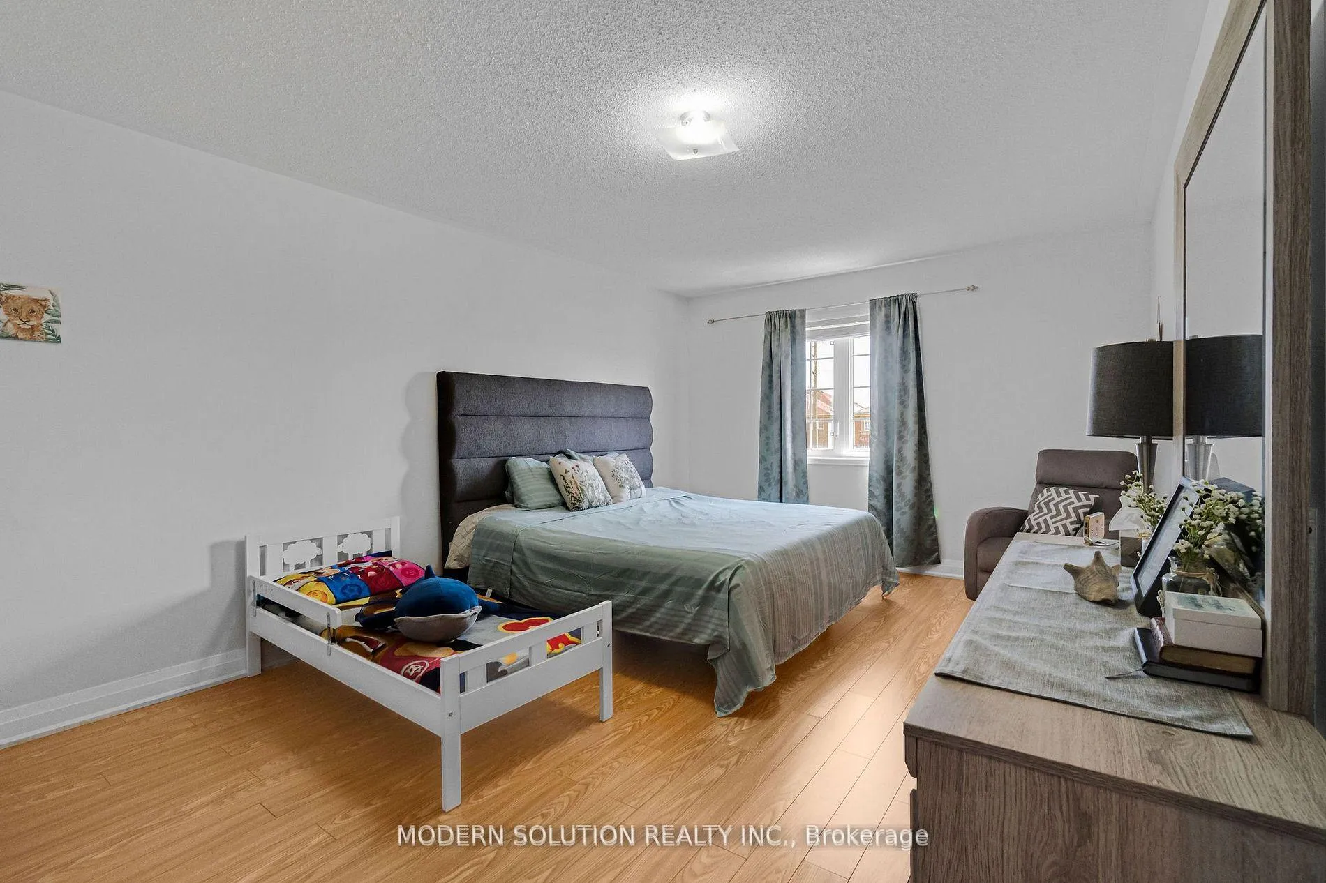 Photo 19 of 67 Roundstone Drive, Brampton, Credit Valley — HOMEH