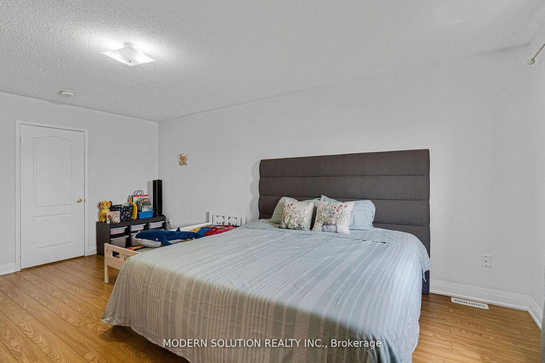 Photo 23 of 67 Roundstone Drive, Brampton, Credit Valley — HOMEH