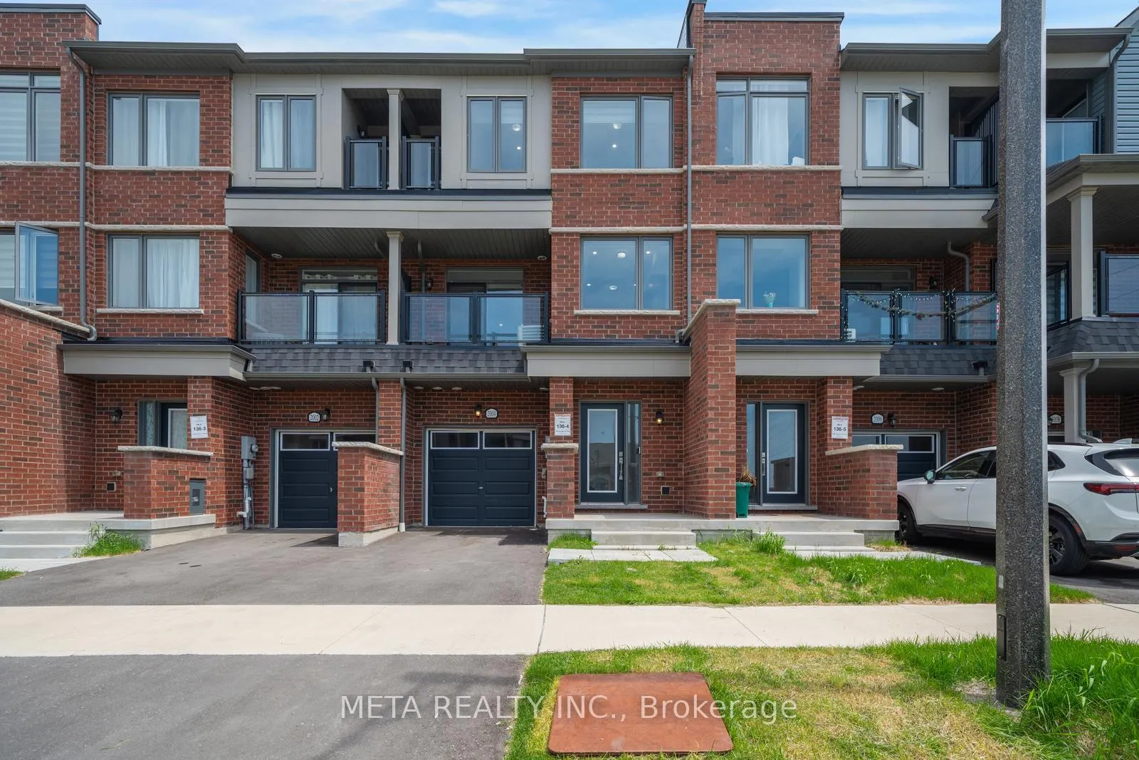 Front of 2004 Cameron Lott Crescent