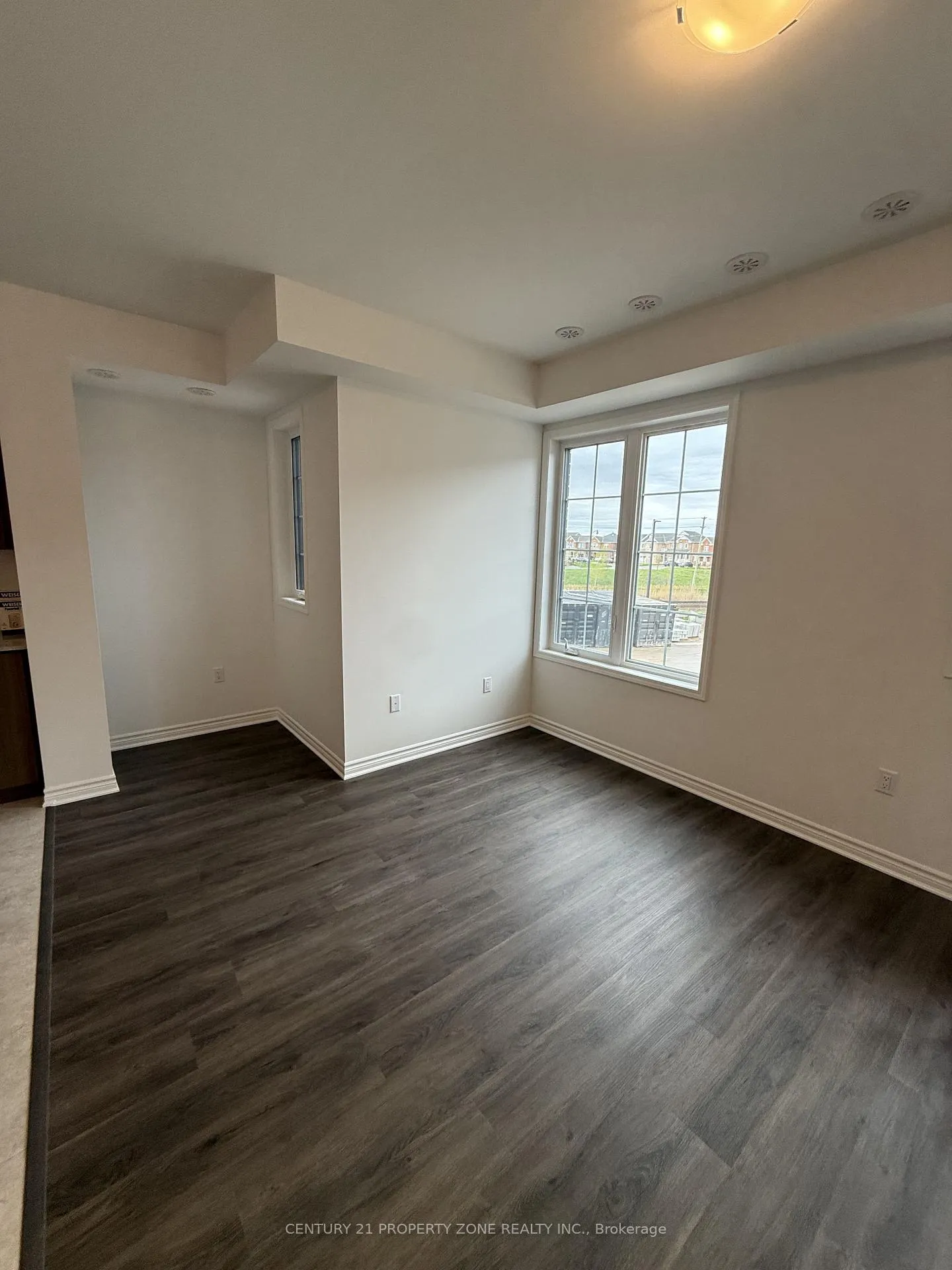 Photo 3 of 64 Vimy Ridge Road, Brampton, Northwest Brampton — HOMEH