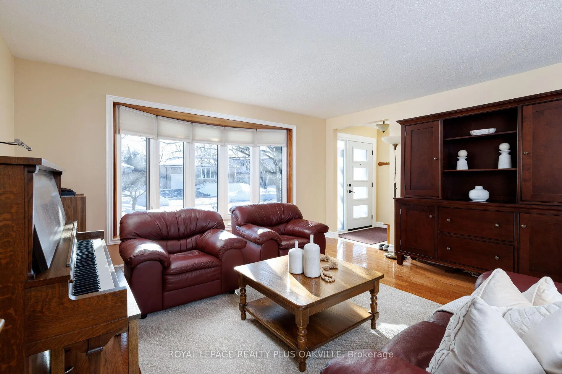 Photo 4 of 475 Sunset Drive, Oakville, West — HOMEH