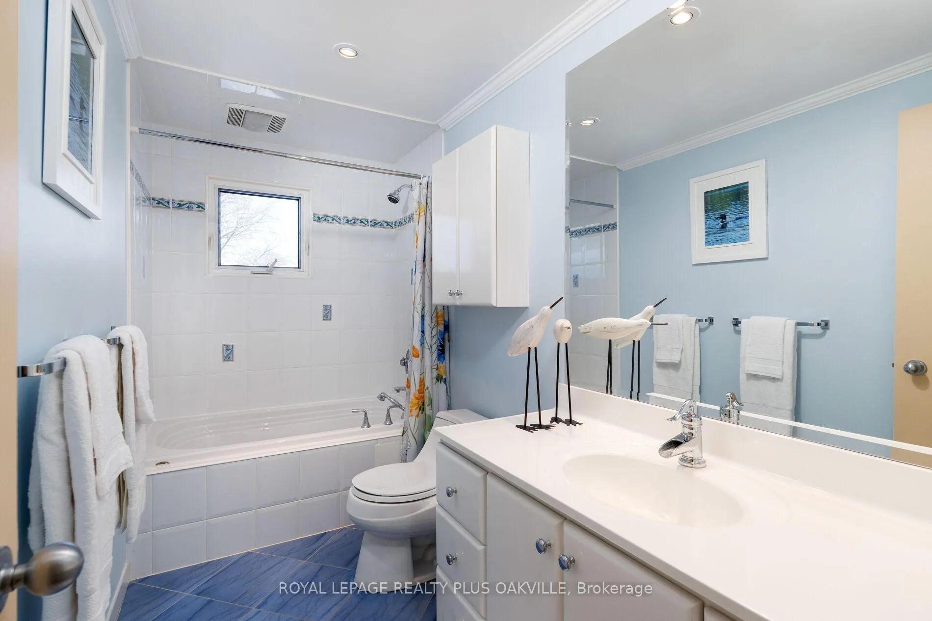 Photo 17 of 475 Sunset Drive, Oakville, West — HOMEH