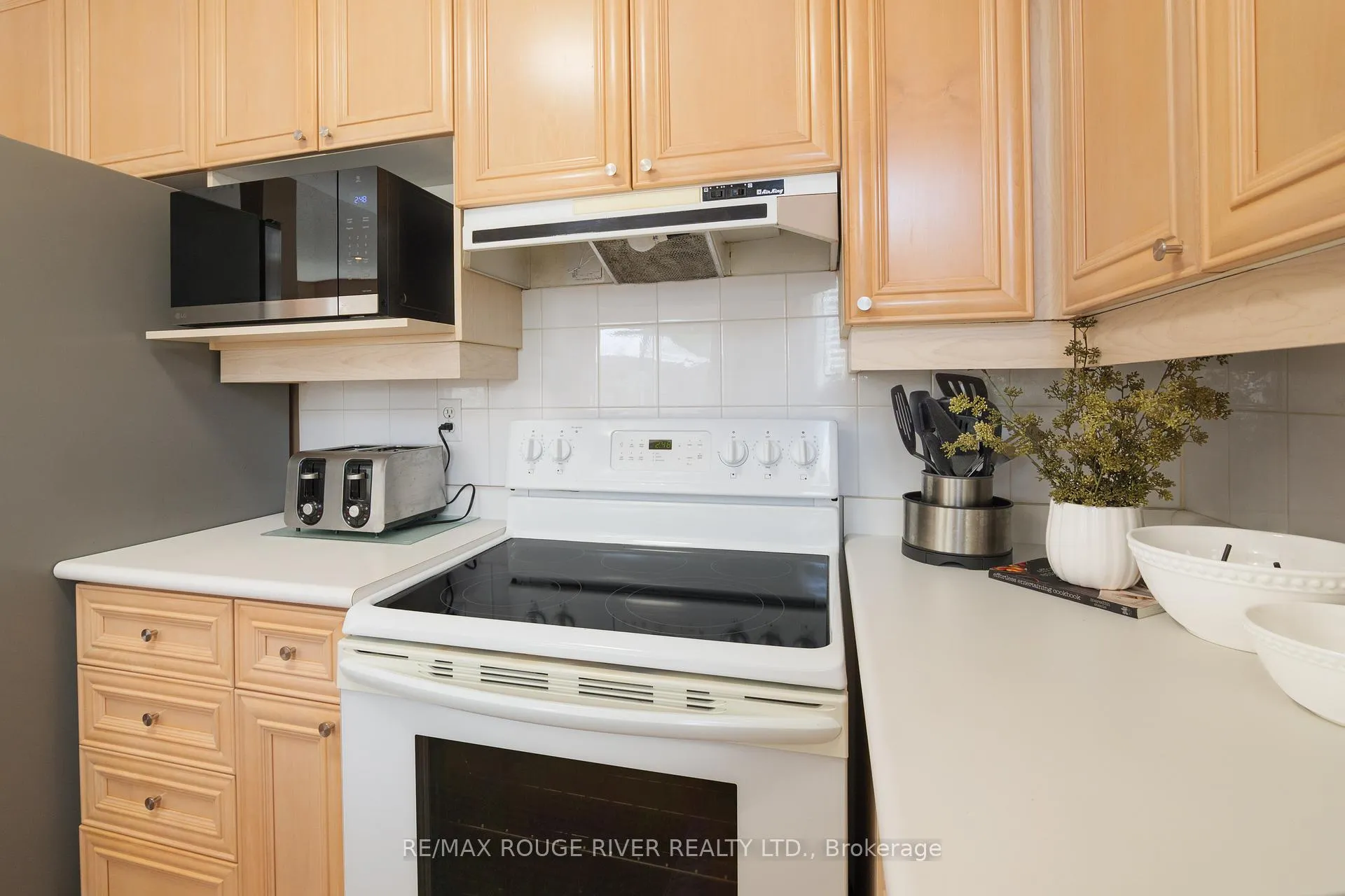 Photo 16 of 463 Summerpark Crescent, Pickering, Amberlea — HOMEH