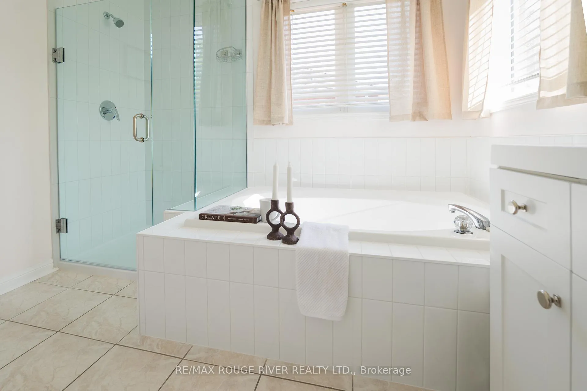 Photo 21 of 463 Summerpark Crescent, Pickering, Amberlea — HOMEH