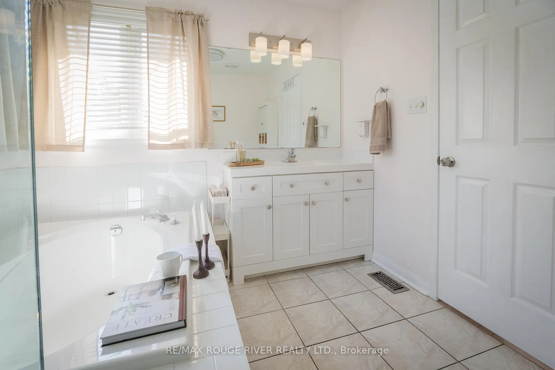Photo 22 of 463 Summerpark Crescent, Pickering, Amberlea — HOMEH