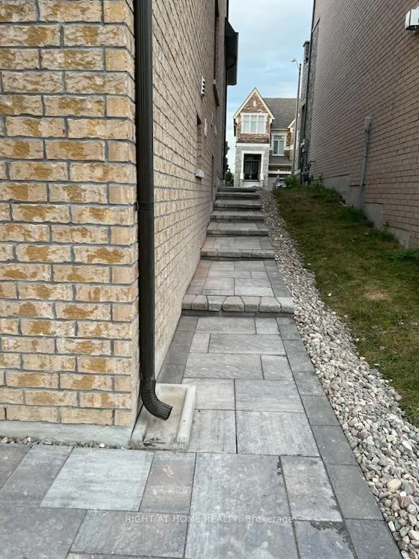 Photo 4 of 94 Bremner Street, Whitby, Rolling Acres — HOMEH