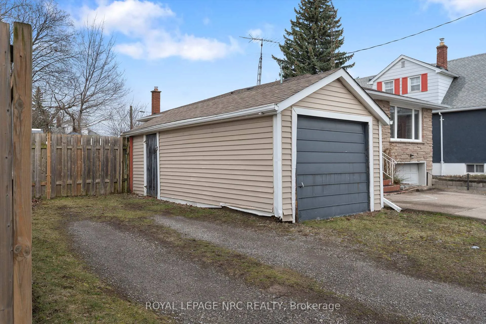 Photo 25 of 31 Prospect Avenue, St. Catharines, Facer — HOMEH