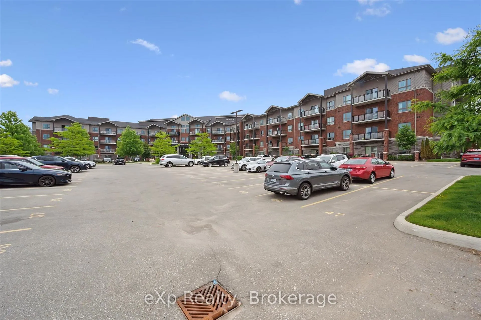 Photo 2 of Unit 214, 35 Kingsbury Square, Guelph, Pineridge/Westminster Woods — HOMEH