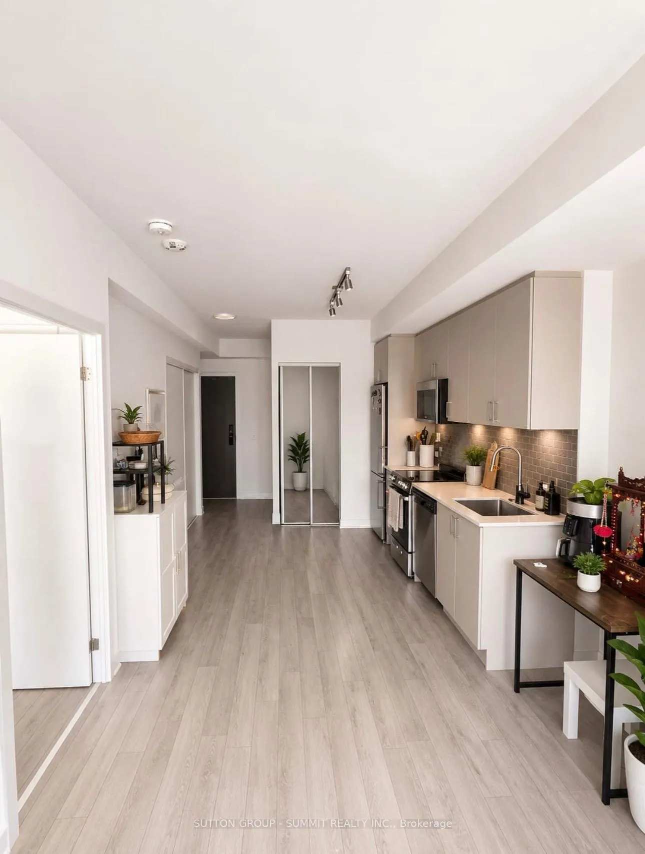 Photo 4 of Unit 111, 1005 Dundas Street E, Oakville, Joshua Meadows — HOMEH