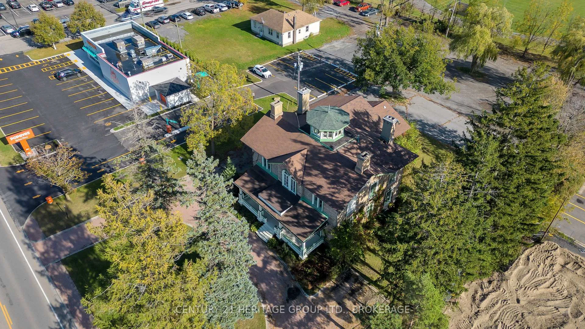 Photo 4 of 389 King Street, Gananoque — HOMEH