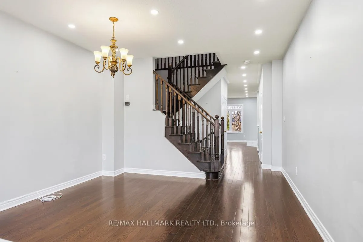 Photo 3 of 33 Tomabrook Crescent, Brampton, Sandringham-Wellington — HOMEH