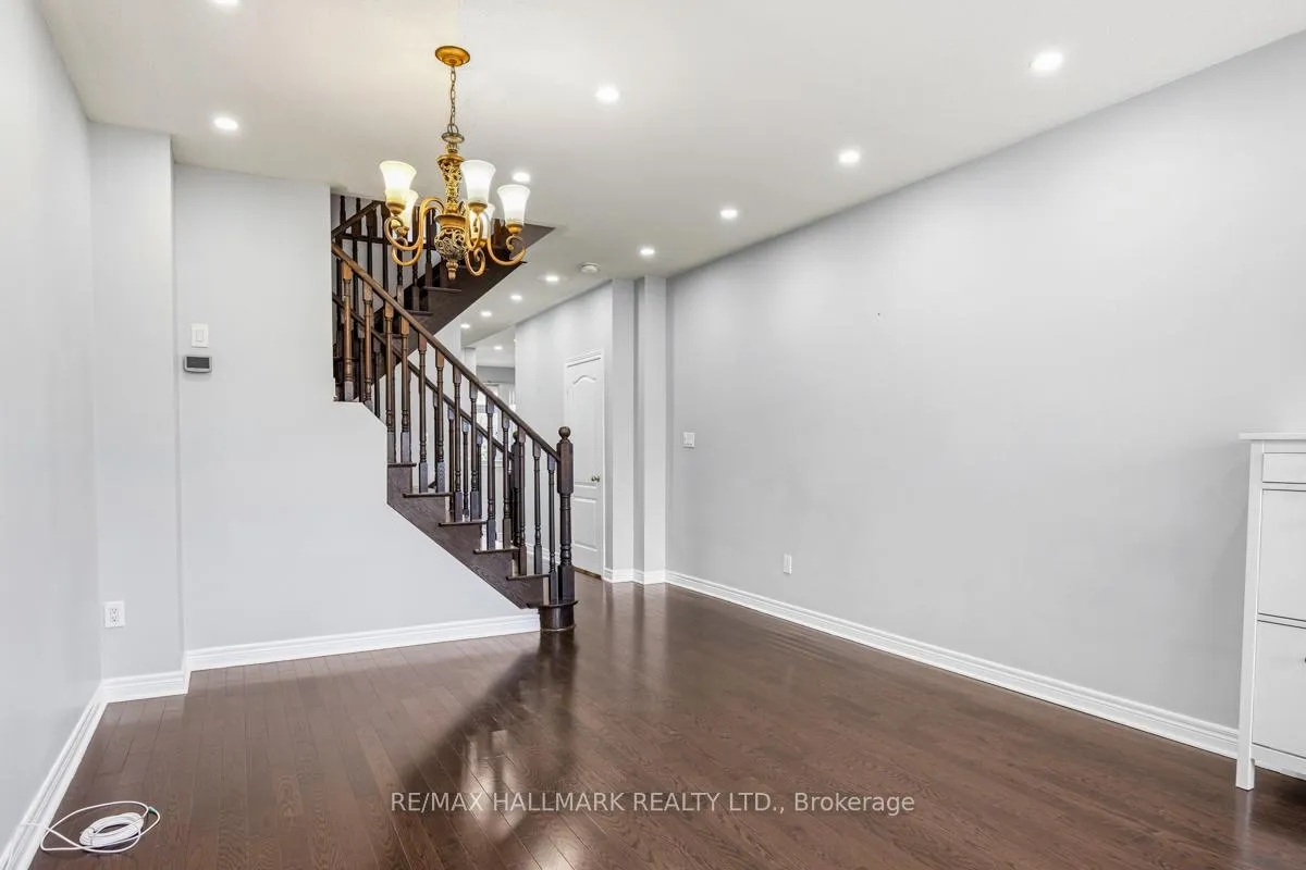 Photo 4 of 33 Tomabrook Crescent, Brampton, Sandringham-Wellington — HOMEH