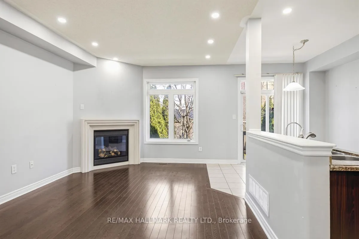 Photo 5 of 33 Tomabrook Crescent, Brampton, Sandringham-Wellington — HOMEH