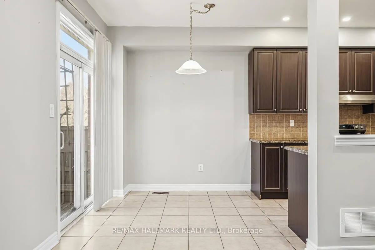 Photo 8 of 33 Tomabrook Crescent, Brampton, Sandringham-Wellington — HOMEH