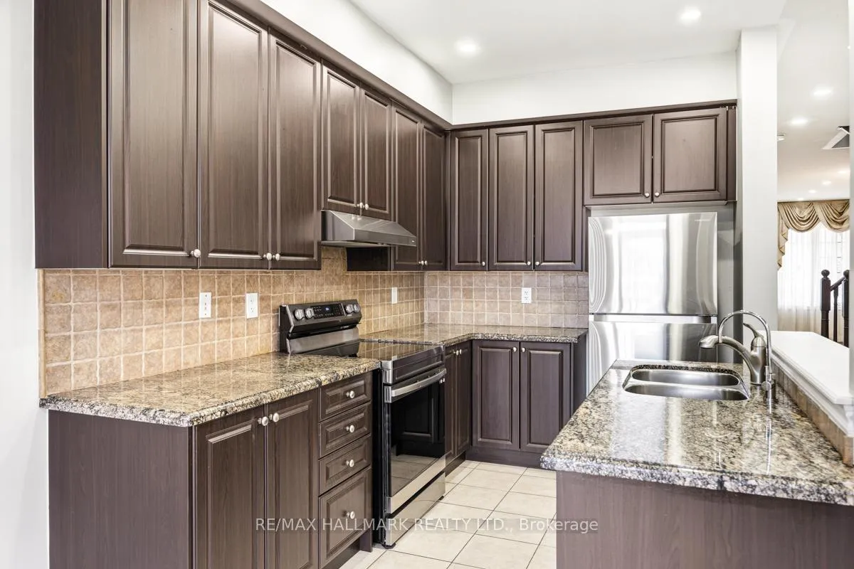Photo 9 of 33 Tomabrook Crescent, Brampton, Sandringham-Wellington — HOMEH