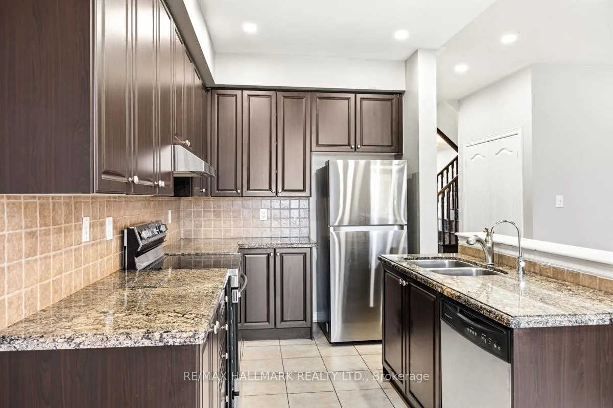 Photo 10 of 33 Tomabrook Crescent, Brampton, Sandringham-Wellington — HOMEH