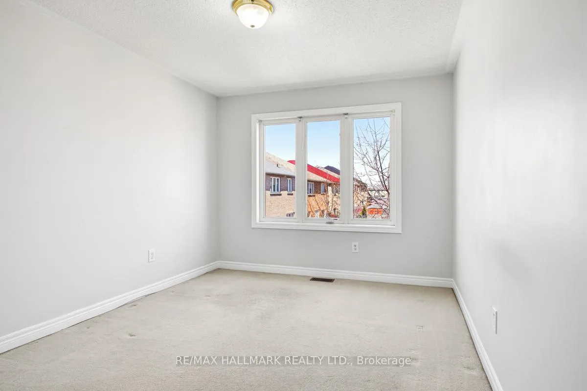 Photo 19 of 33 Tomabrook Crescent, Brampton, Sandringham-Wellington — HOMEH