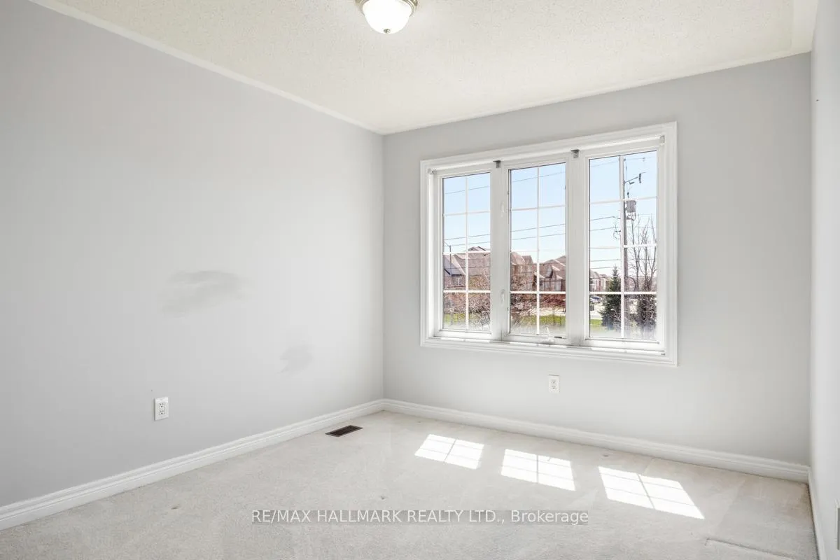 Photo 21 of 33 Tomabrook Crescent, Brampton, Sandringham-Wellington — HOMEH