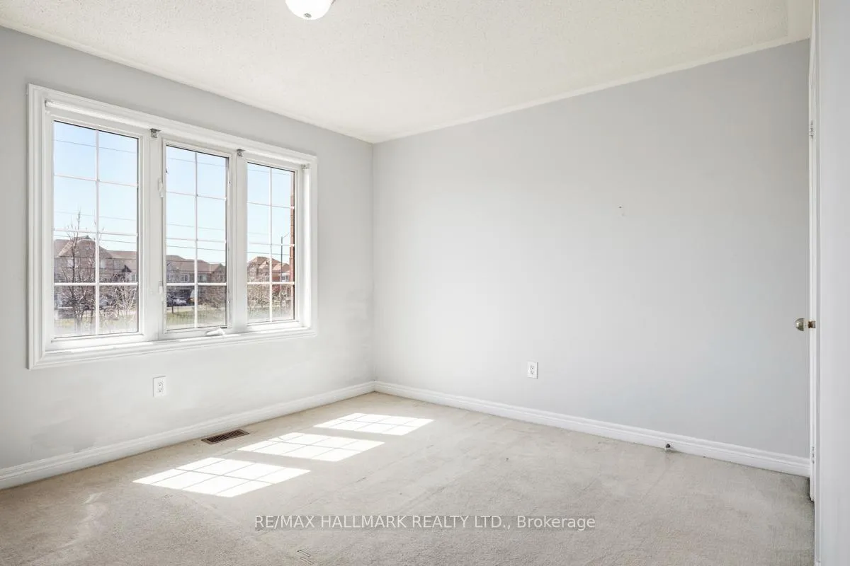 Photo 23 of 33 Tomabrook Crescent, Brampton, Sandringham-Wellington — HOMEH