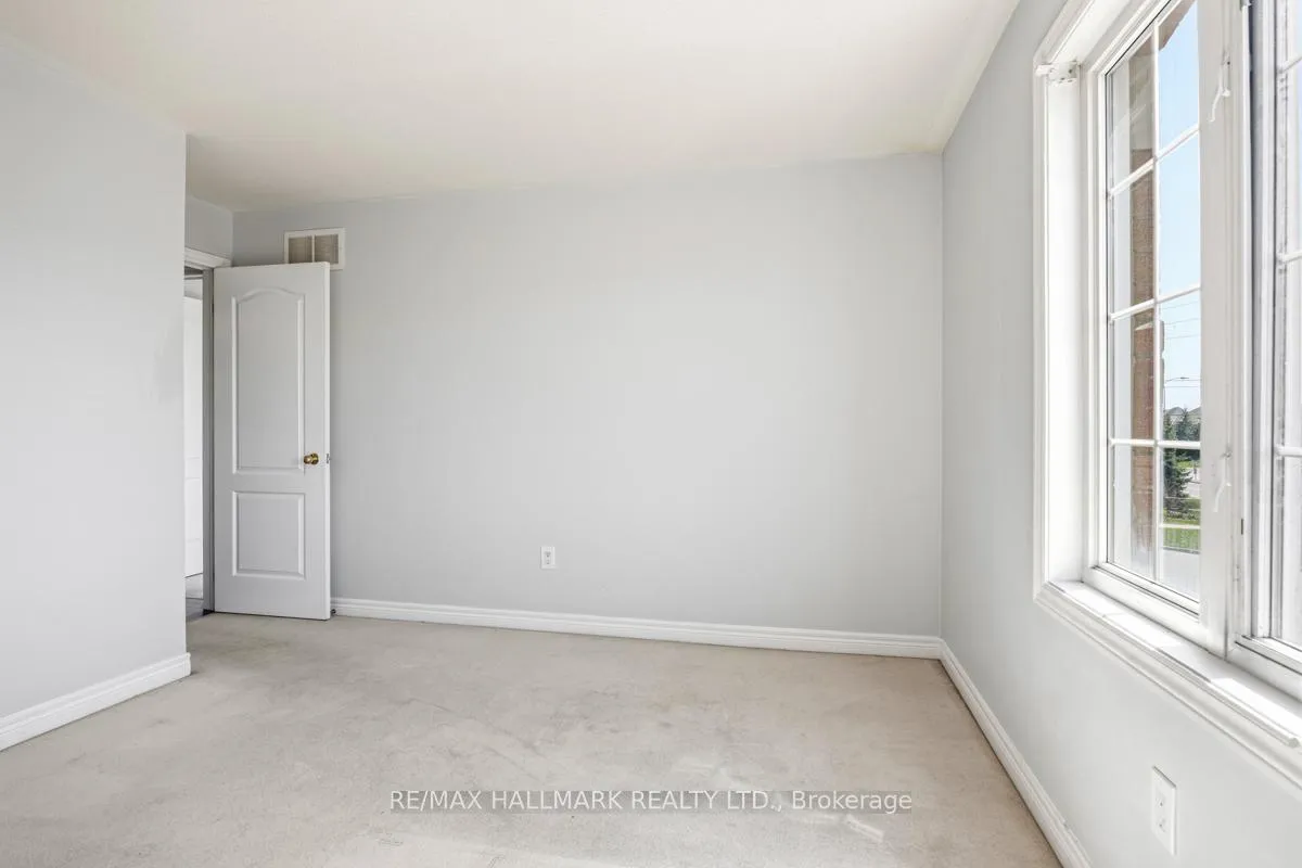 Photo 24 of 33 Tomabrook Crescent, Brampton, Sandringham-Wellington — HOMEH