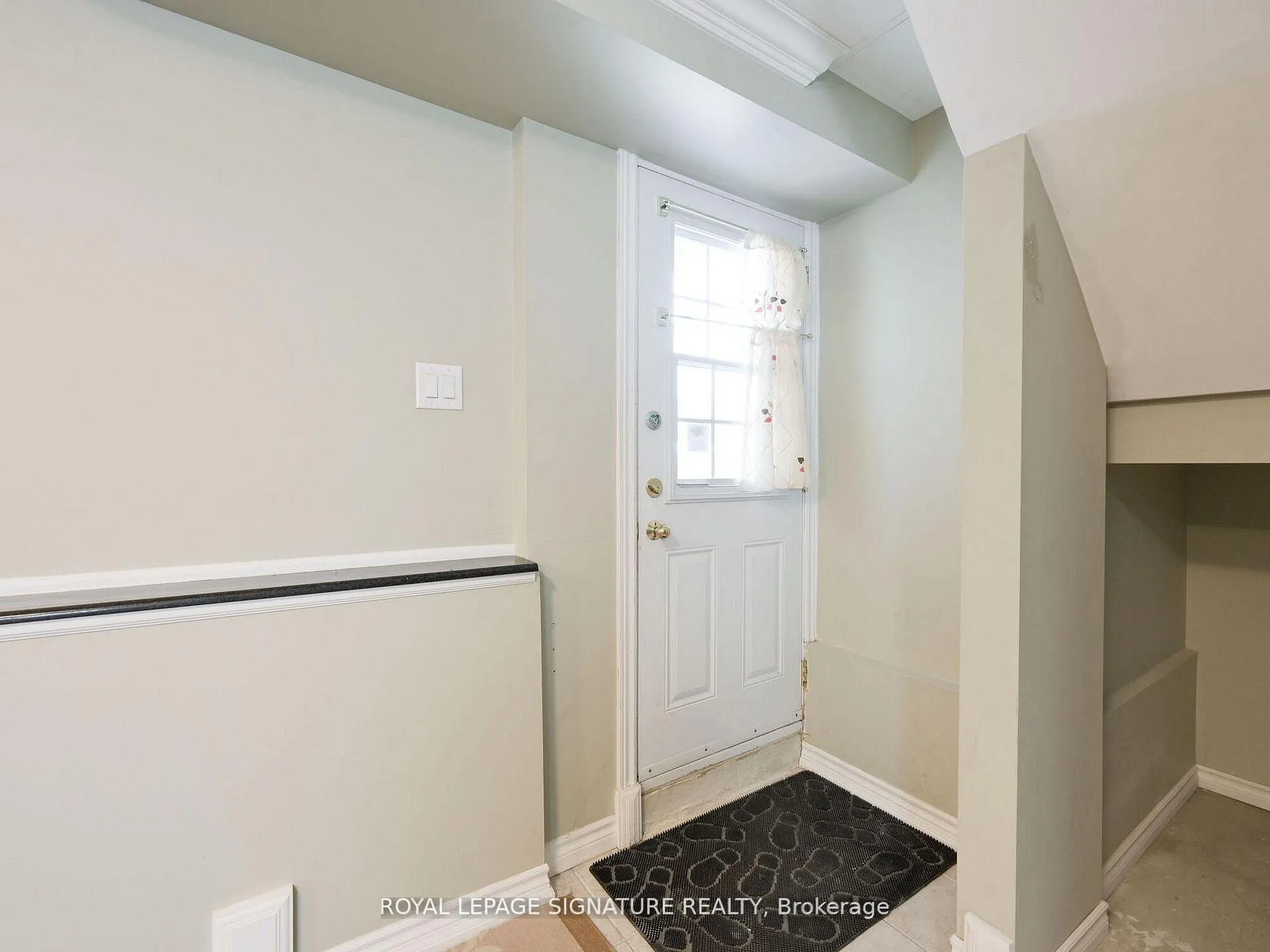 Photo 4 of Unit Lower, 26 Peterson Court, Brampton, Heart Lake East — HOMEH