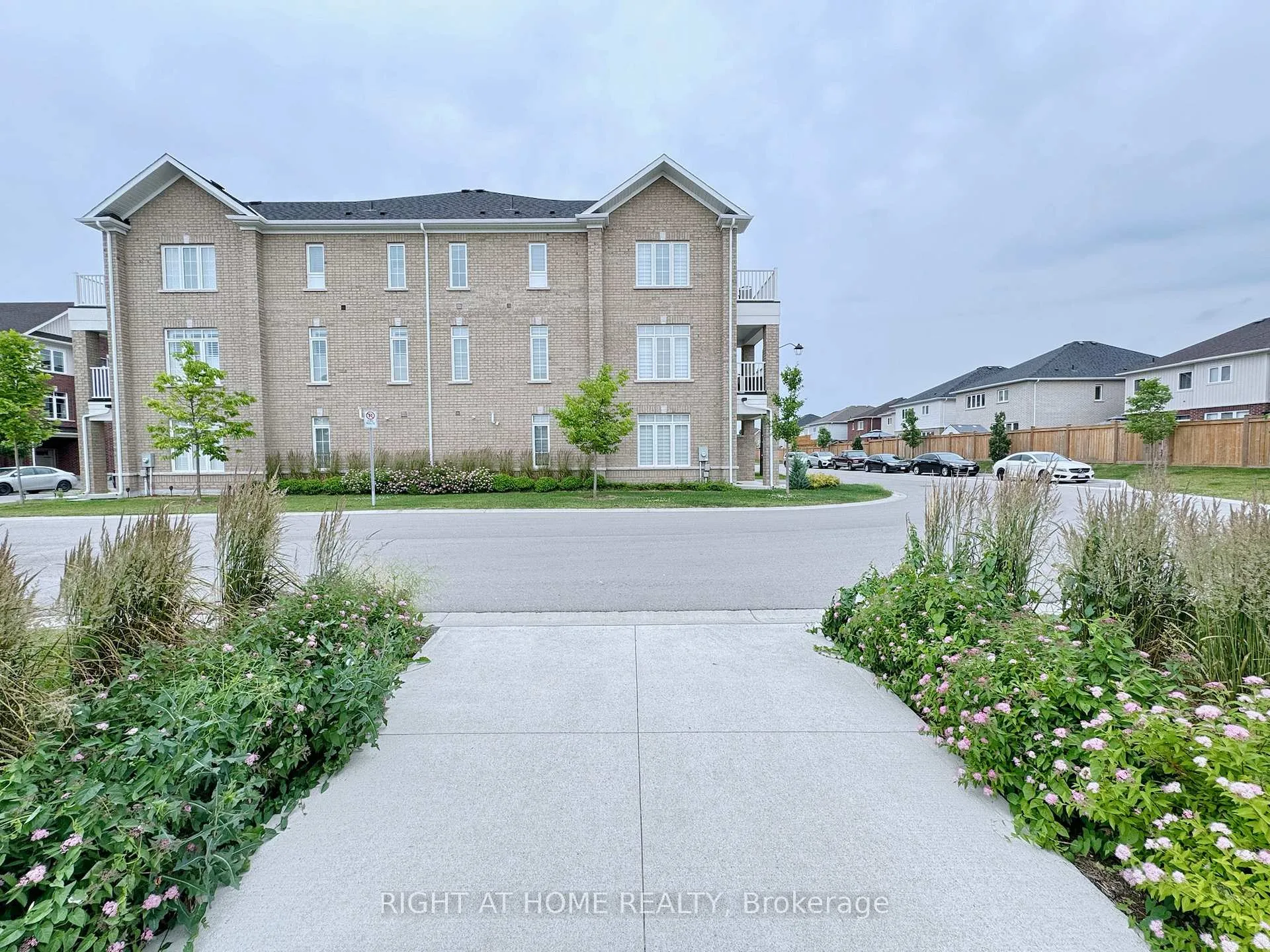 Photo 3 of Unit 39, 113 Hartley Avenue, Brant, Paris — HOMEH