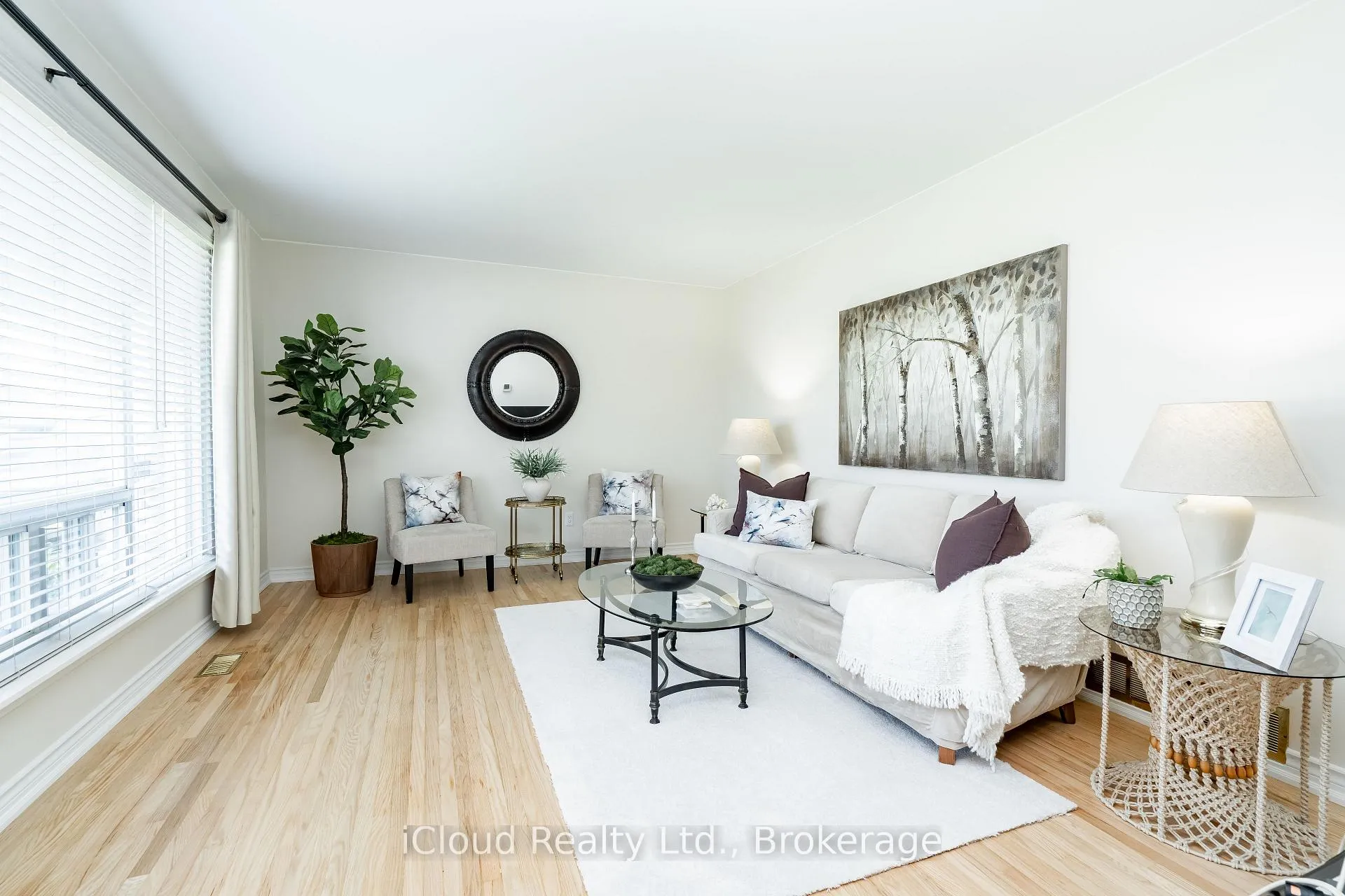 Photo 3 of 242 Avondale Boulevard, Brampton, Avondale — HOMEH