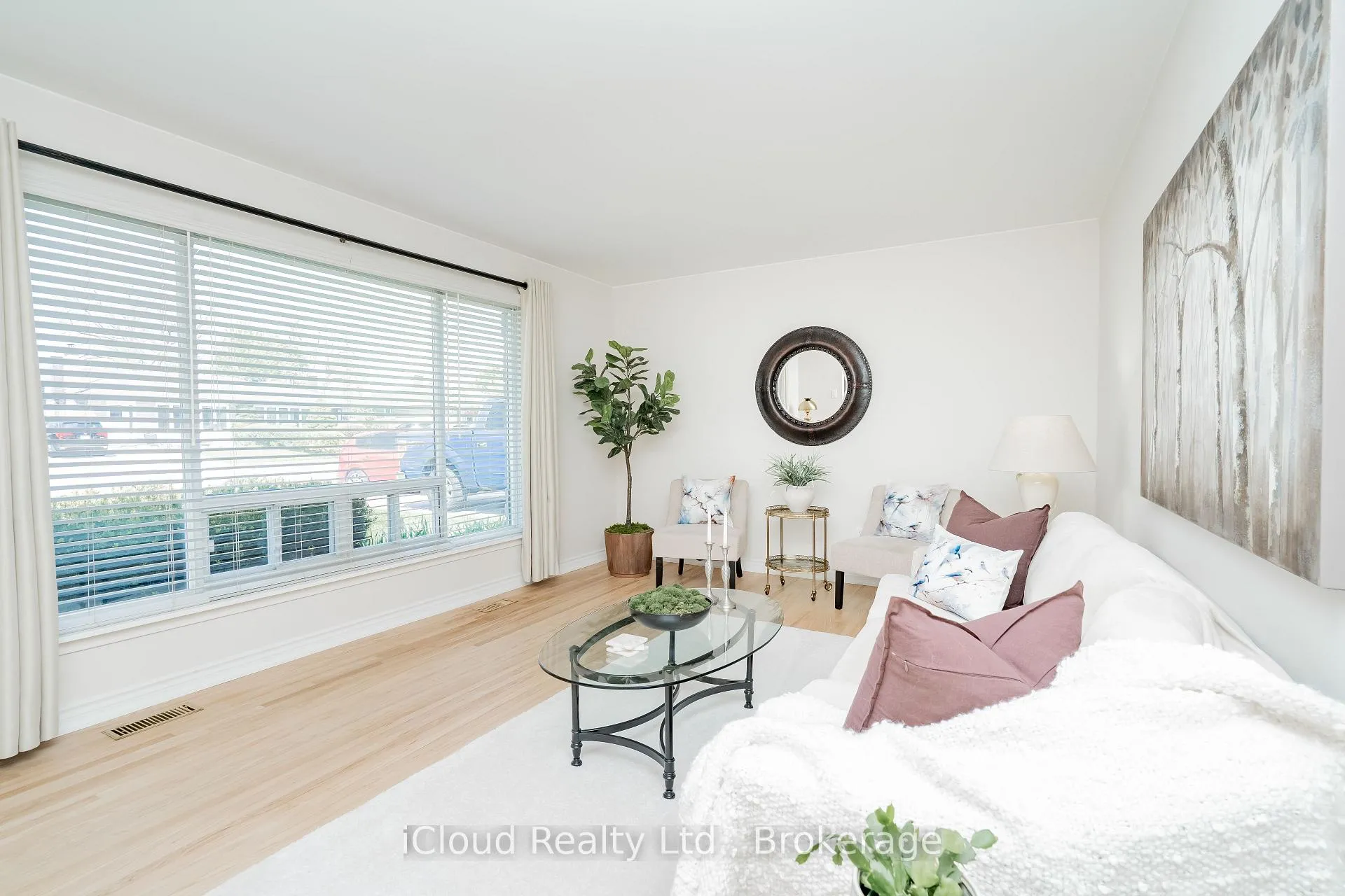 Photo 4 of 242 Avondale Boulevard, Brampton, Avondale — HOMEH