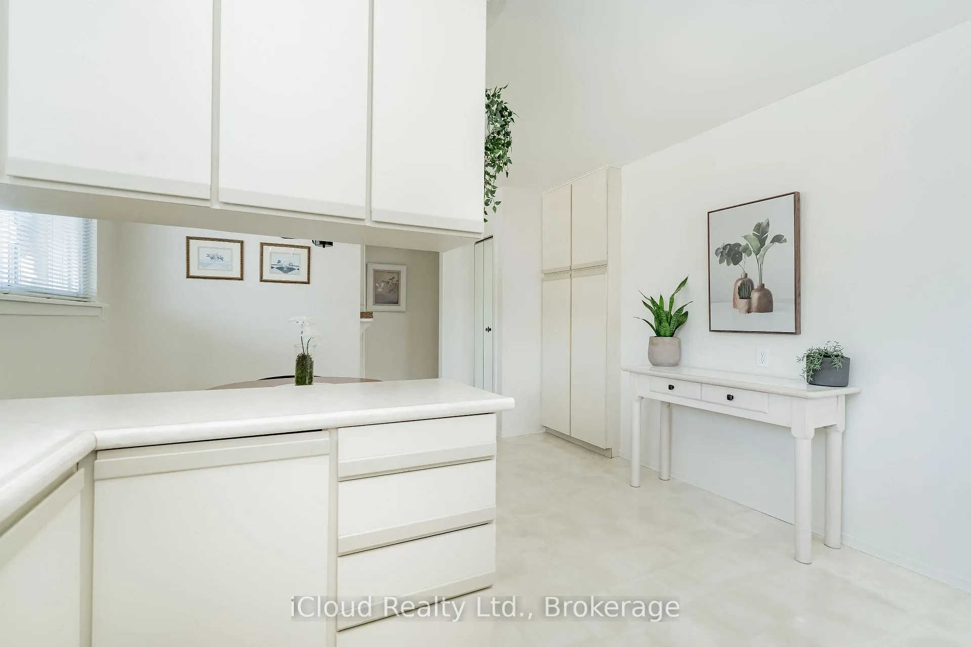 Photo 11 of 242 Avondale Boulevard, Brampton, Avondale — HOMEH