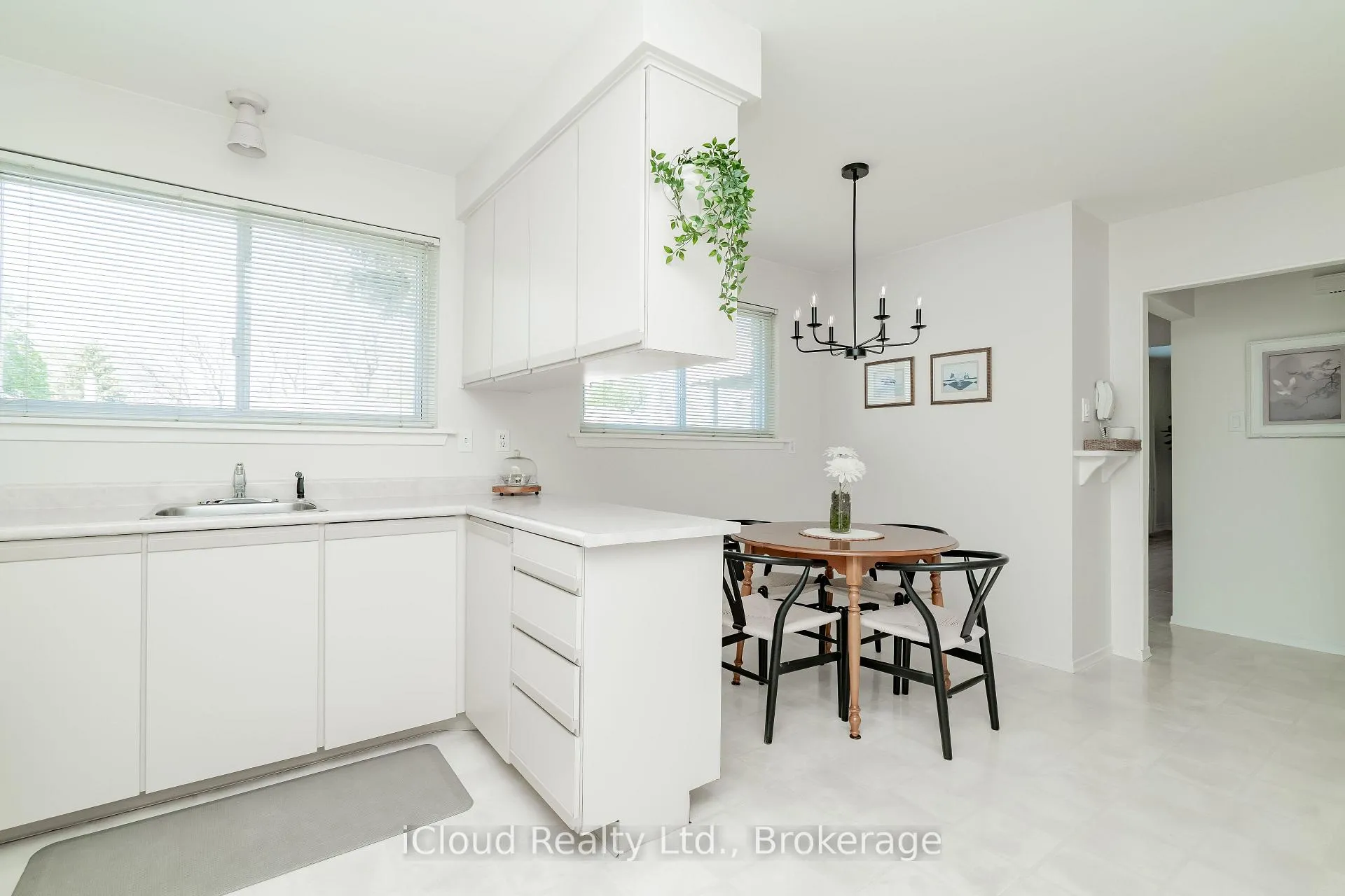 Photo 12 of 242 Avondale Boulevard, Brampton, Avondale — HOMEH
