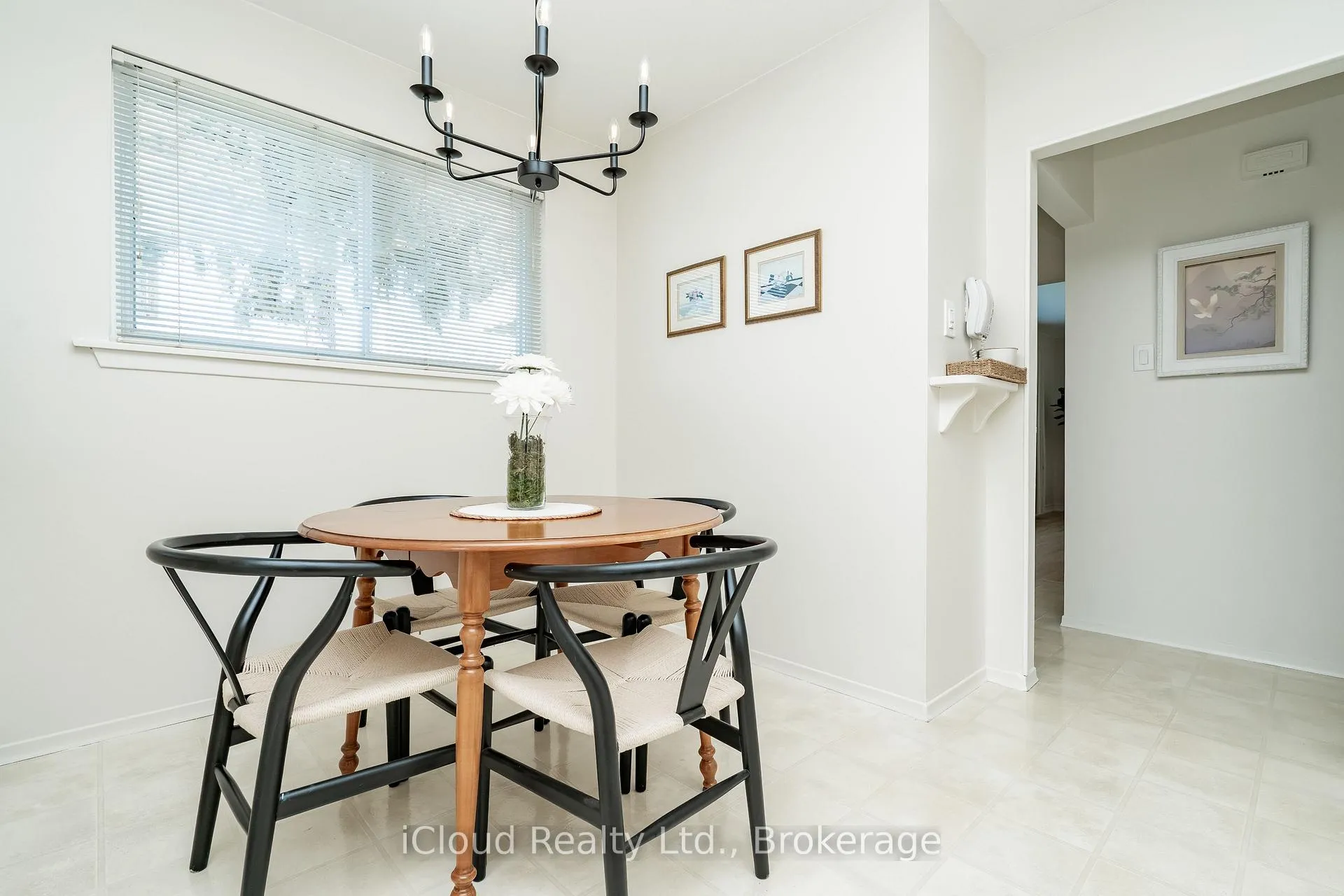 Photo 14 of 242 Avondale Boulevard, Brampton, Avondale — HOMEH